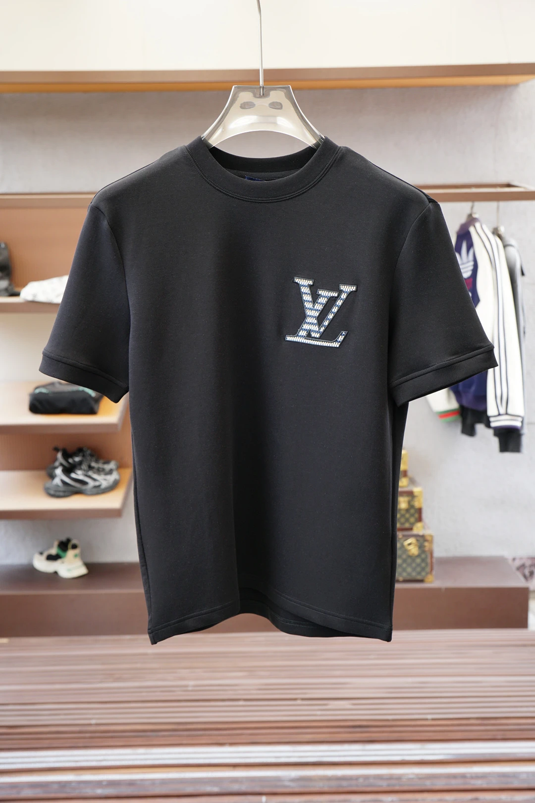 Louis Vuitton T-Shirt — 81918604