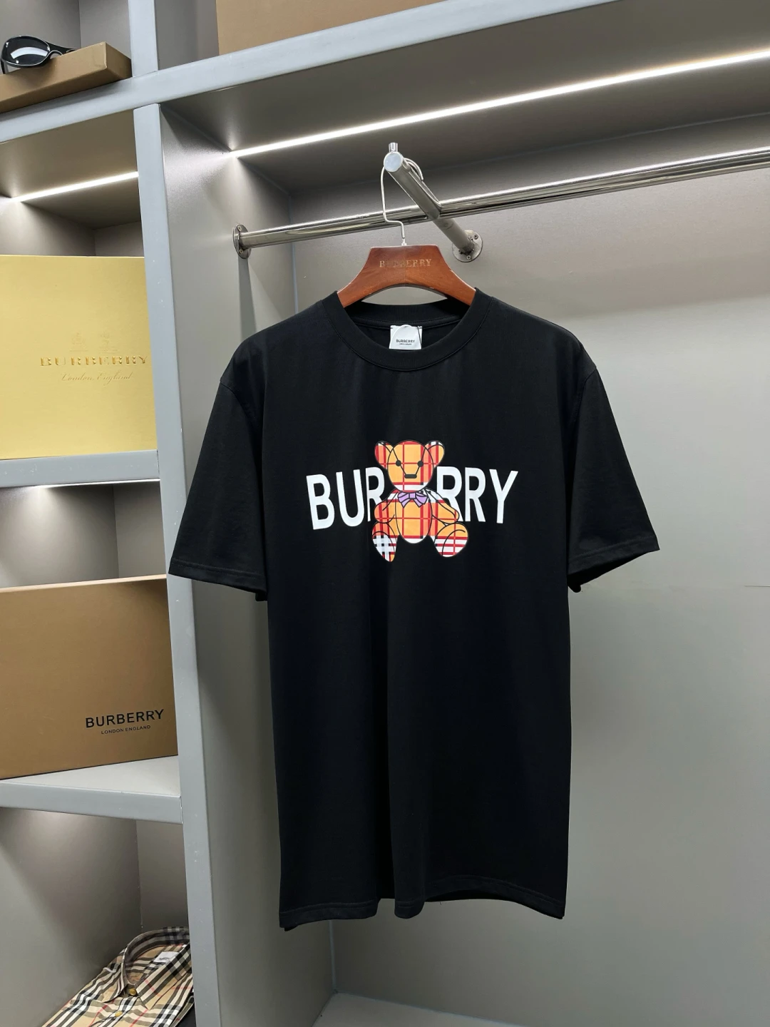 Burberry T-Shirt — 60d38cde