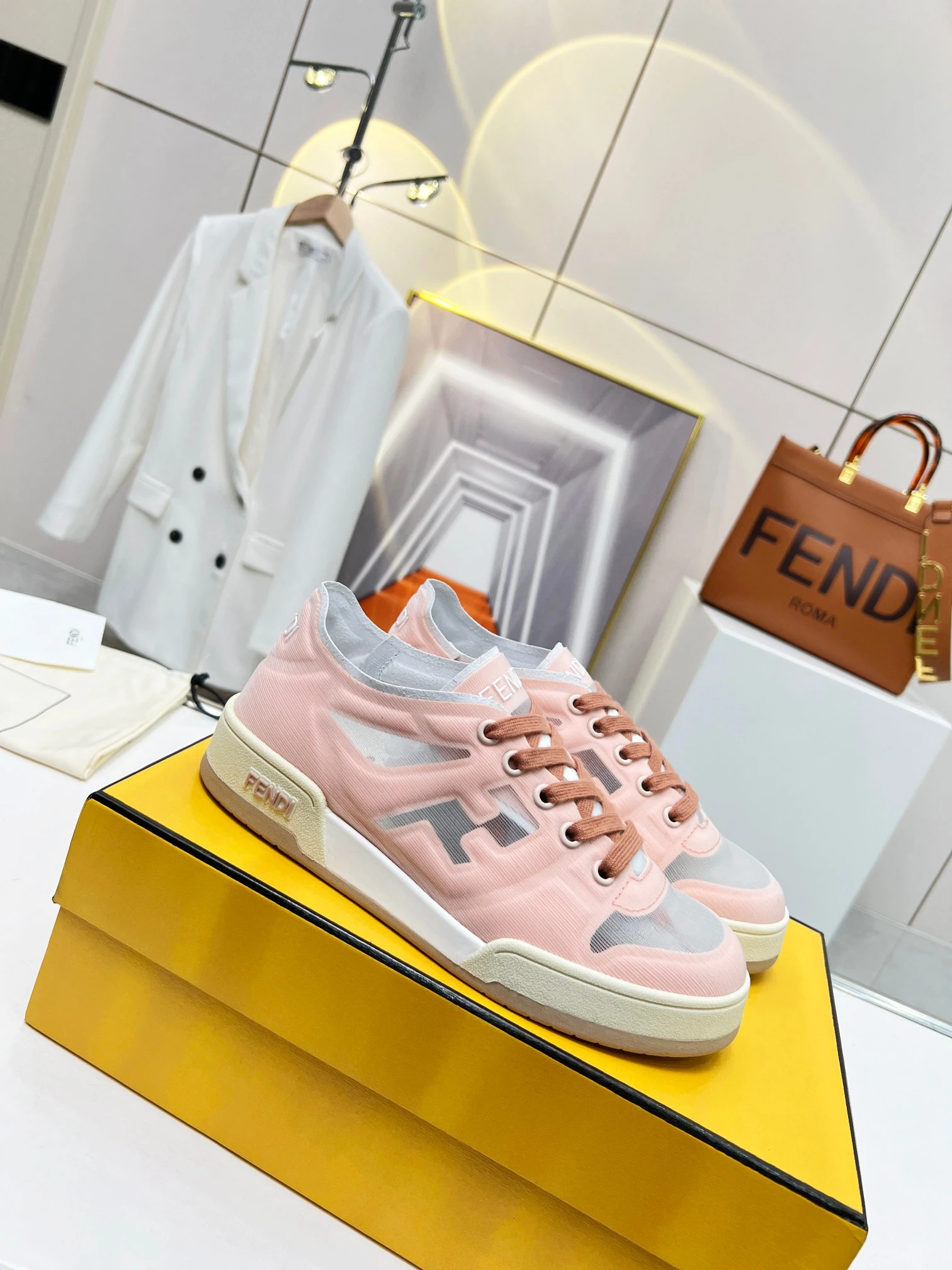 Fendi Sneakers — edcc8c33