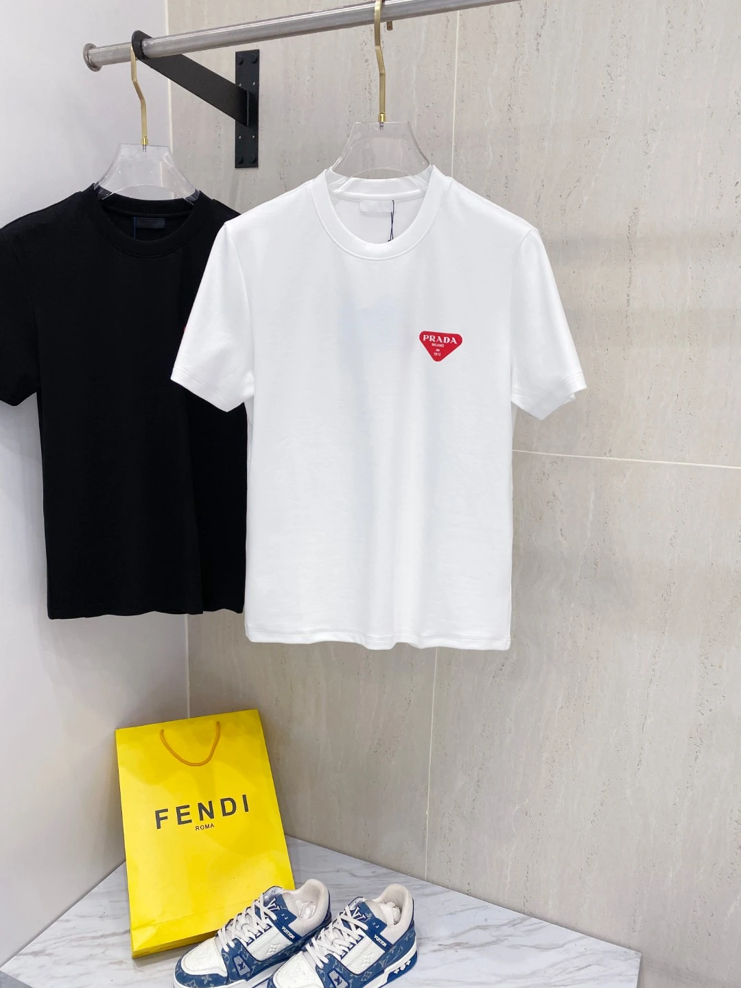 Prada T-Shirt — cd4b95f7