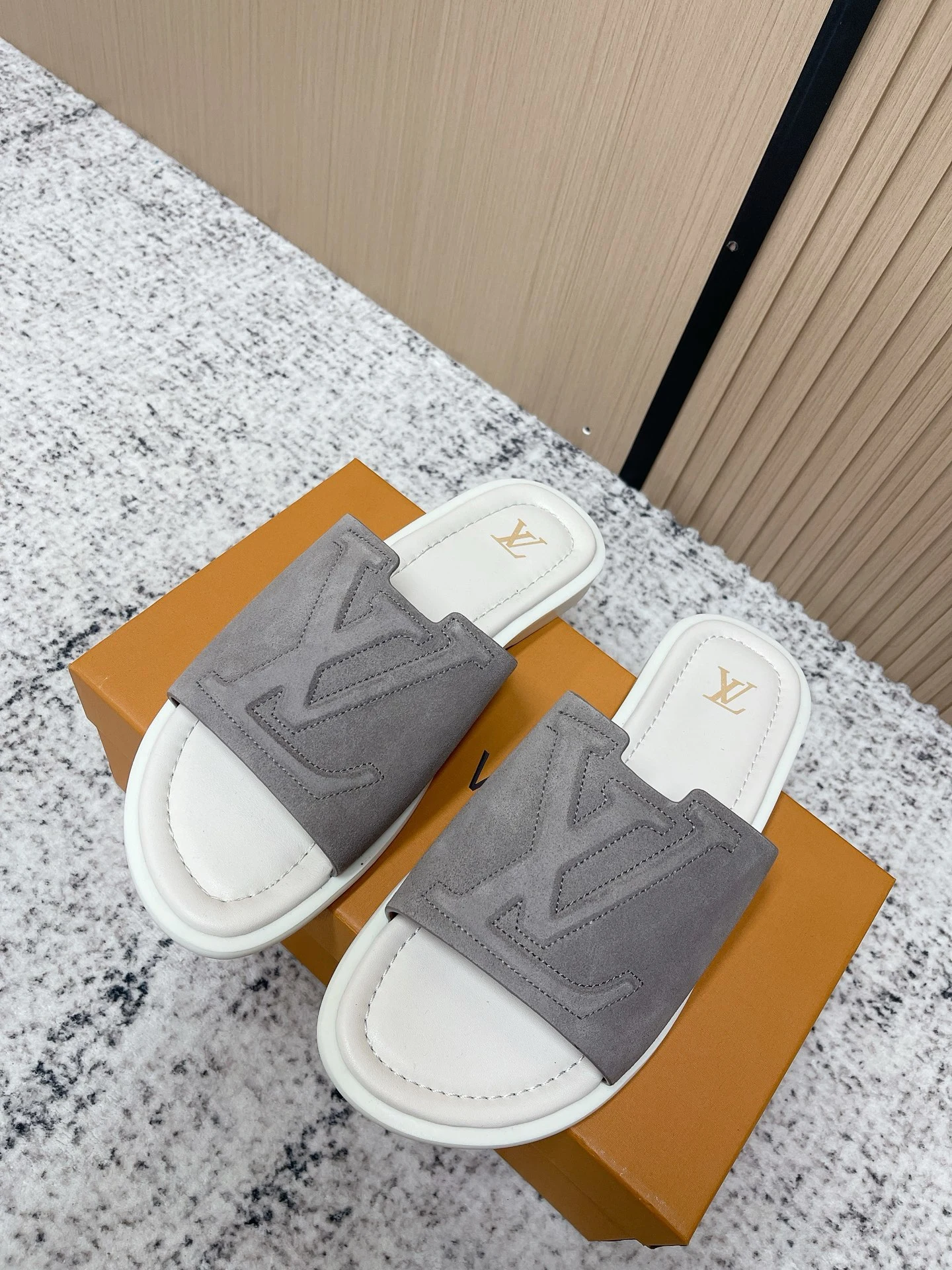 Louis Vuitton Slippers — baef190c