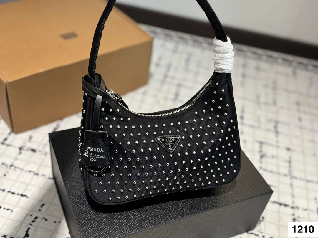 Prada Bag — d7636997