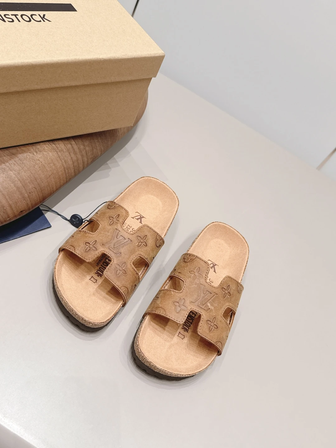 Louis Vuitton Slippers — fc47701e