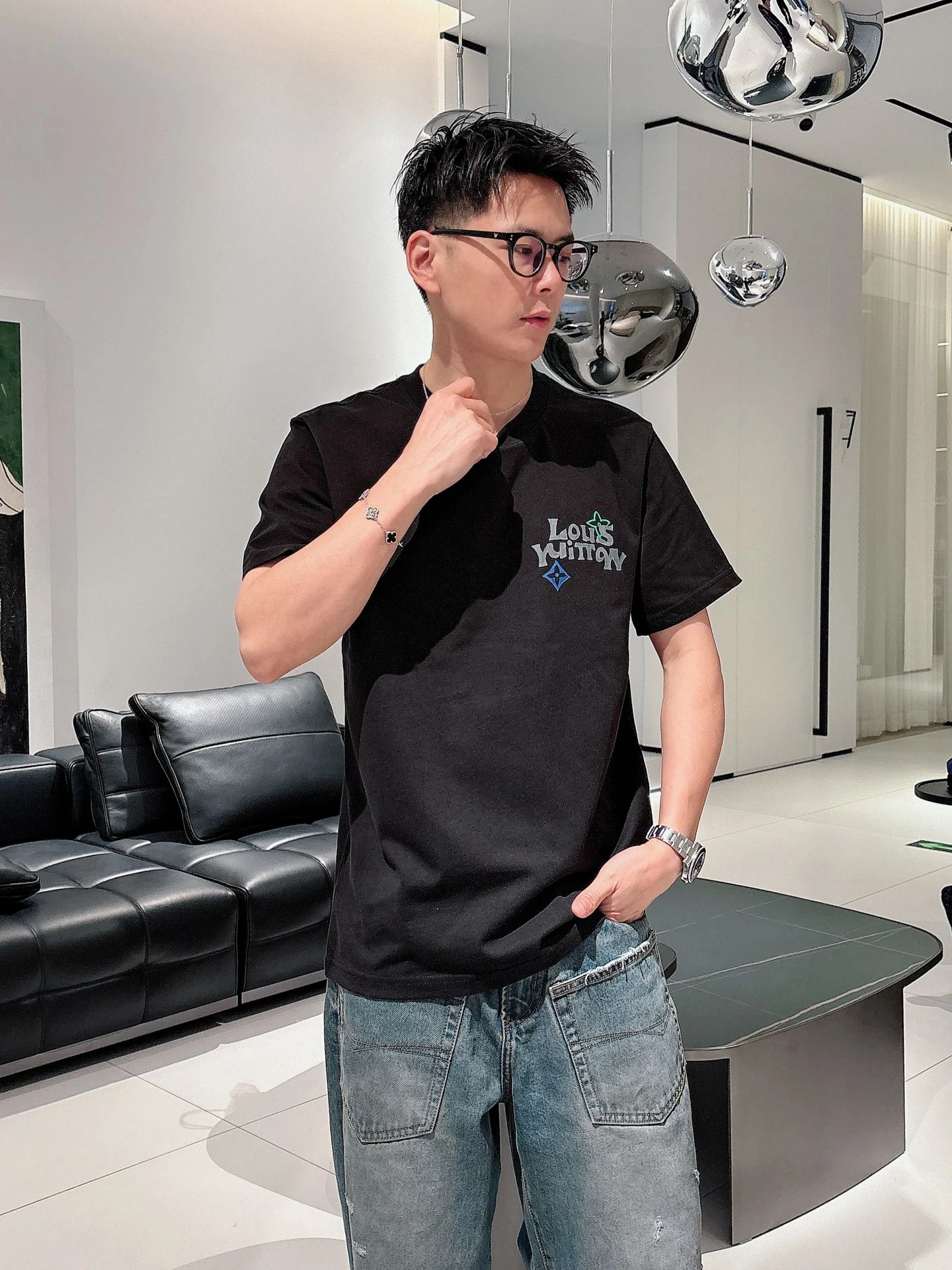 Louis Vuitton T-Shirt — 8c327600