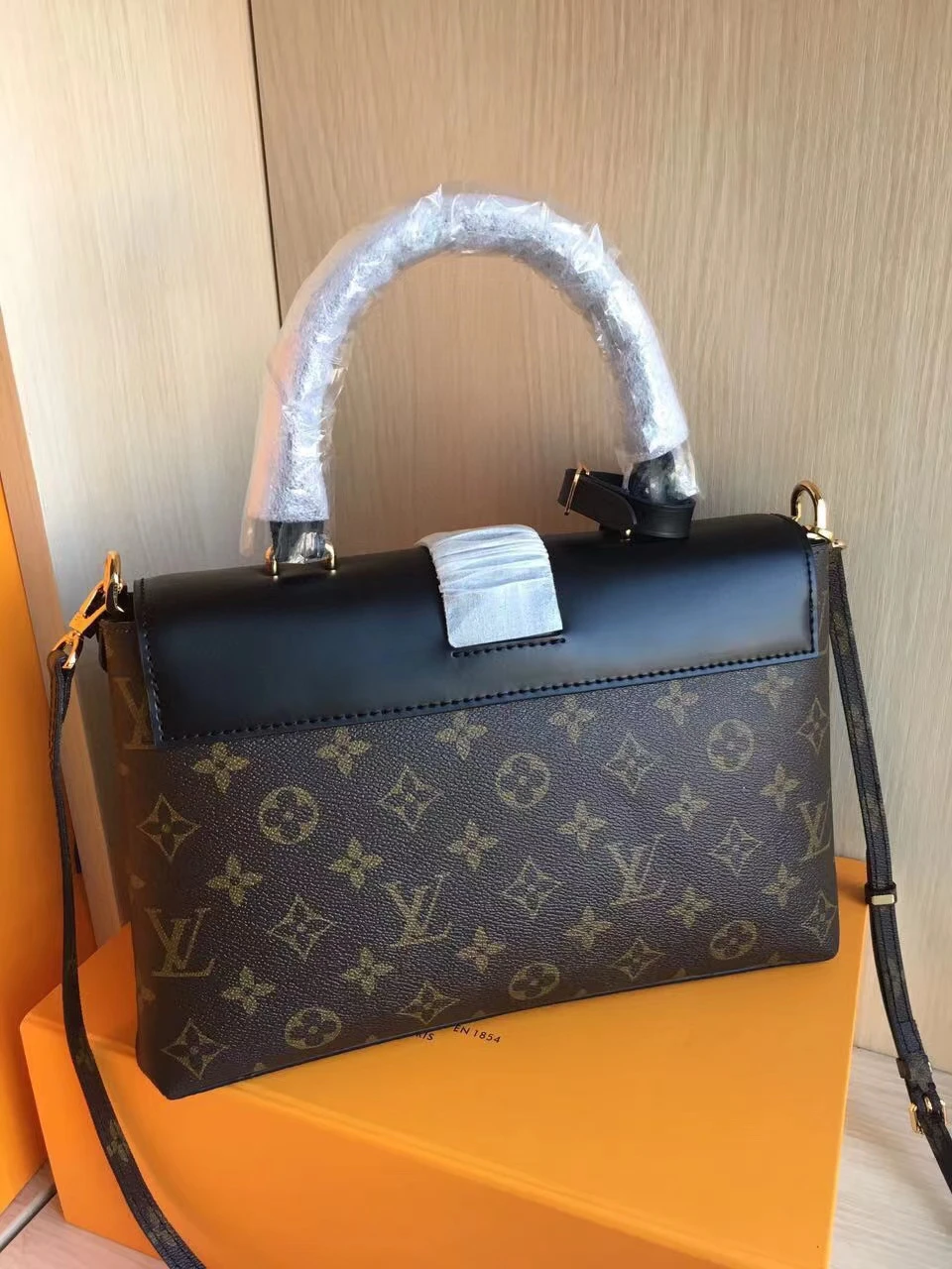 Louis Vuitton Bag — 57e9ce82