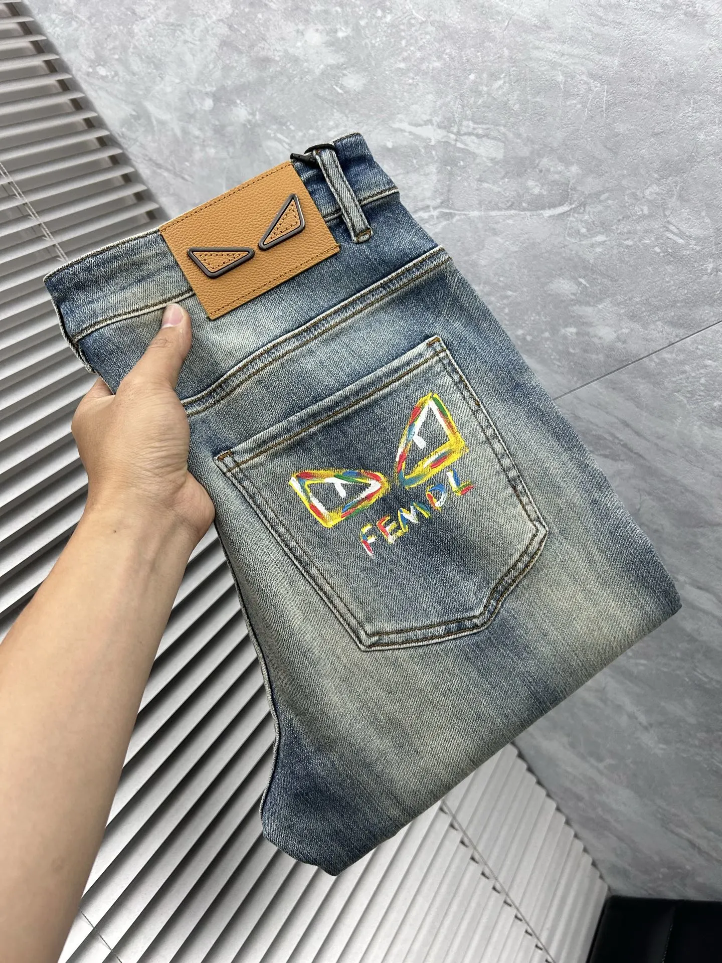 Jeans — e3e7b411