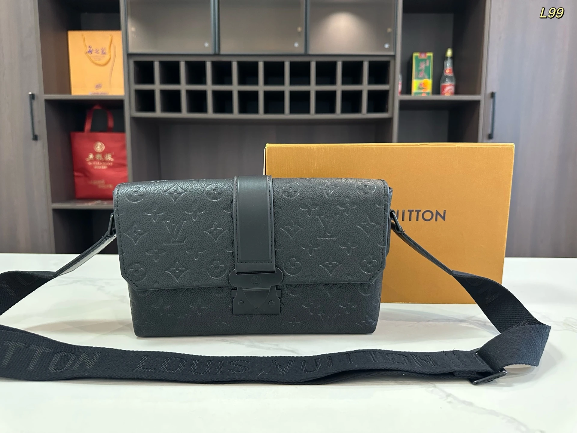 Louis Vuitton Bag — bbefee56