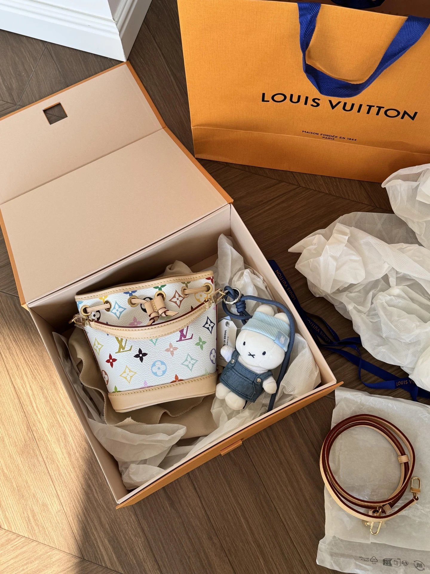 Louis Vuitton Bag — 90aa72bc