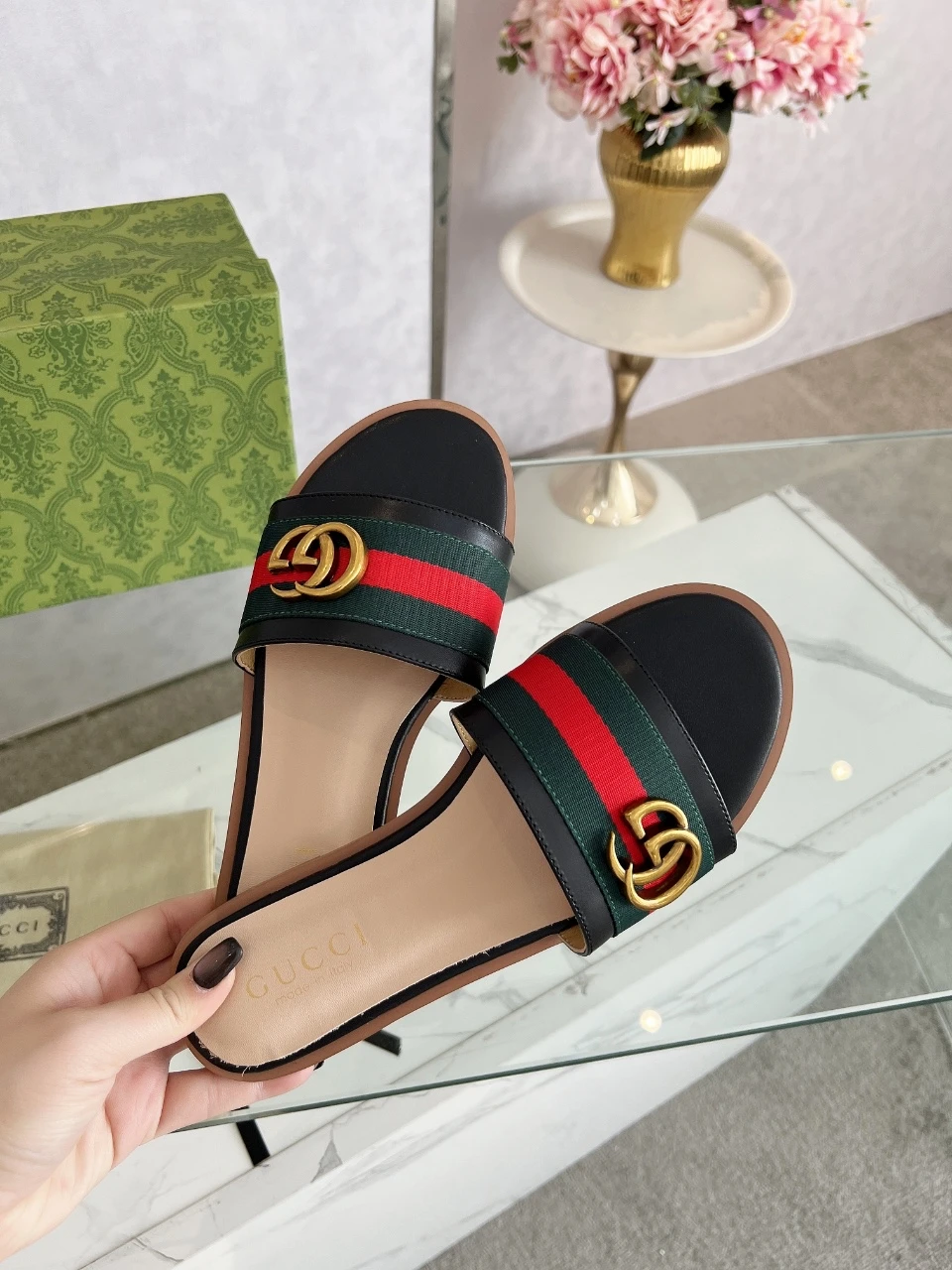 Gucci Shoes — 24c57097