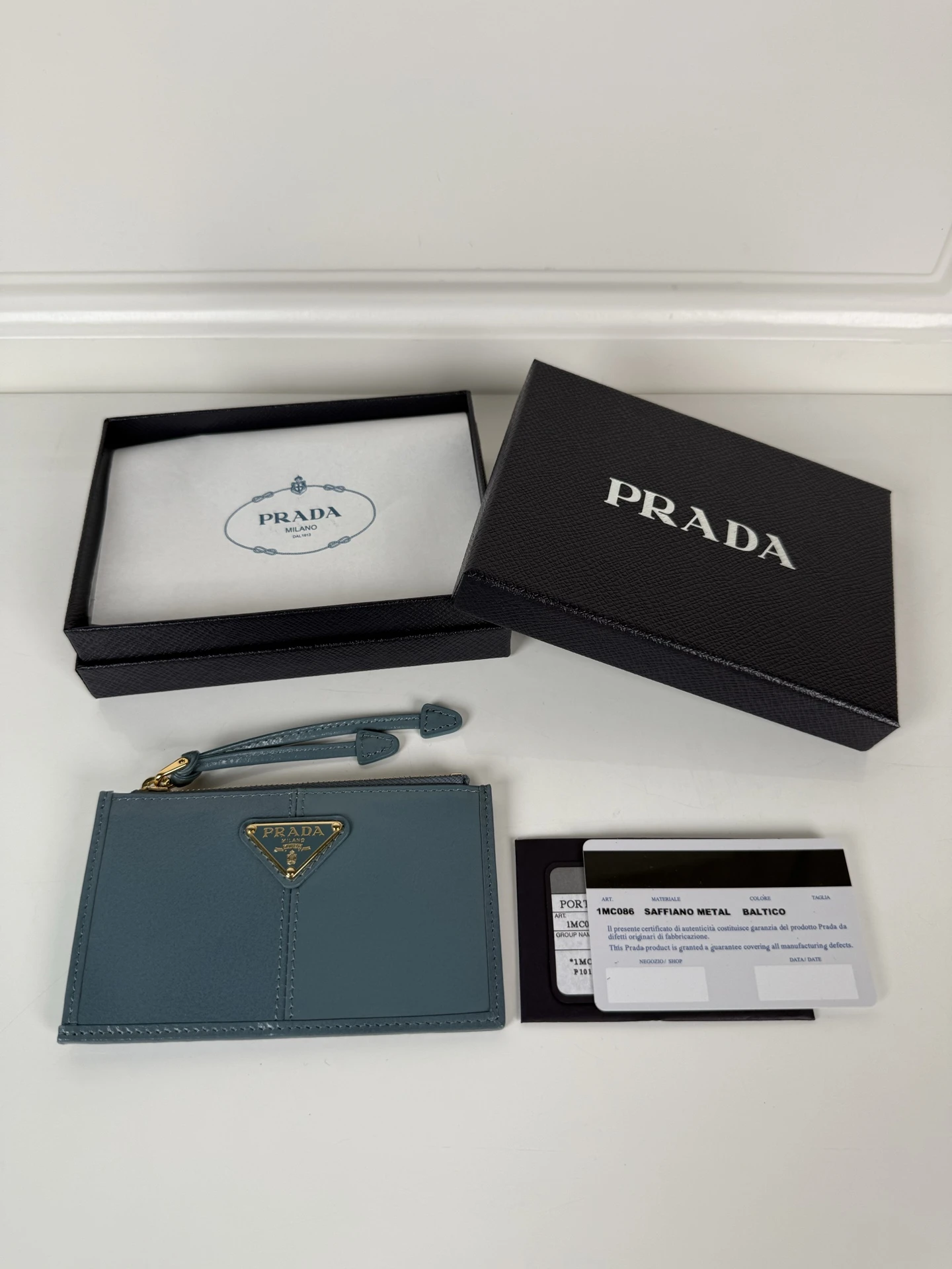 Cardholders — 377c555d