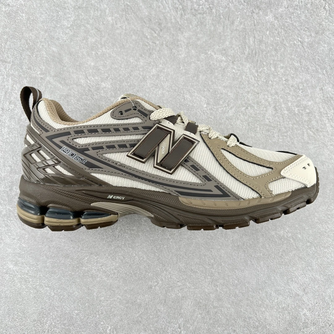 New Balance Sneakers — 66946233
