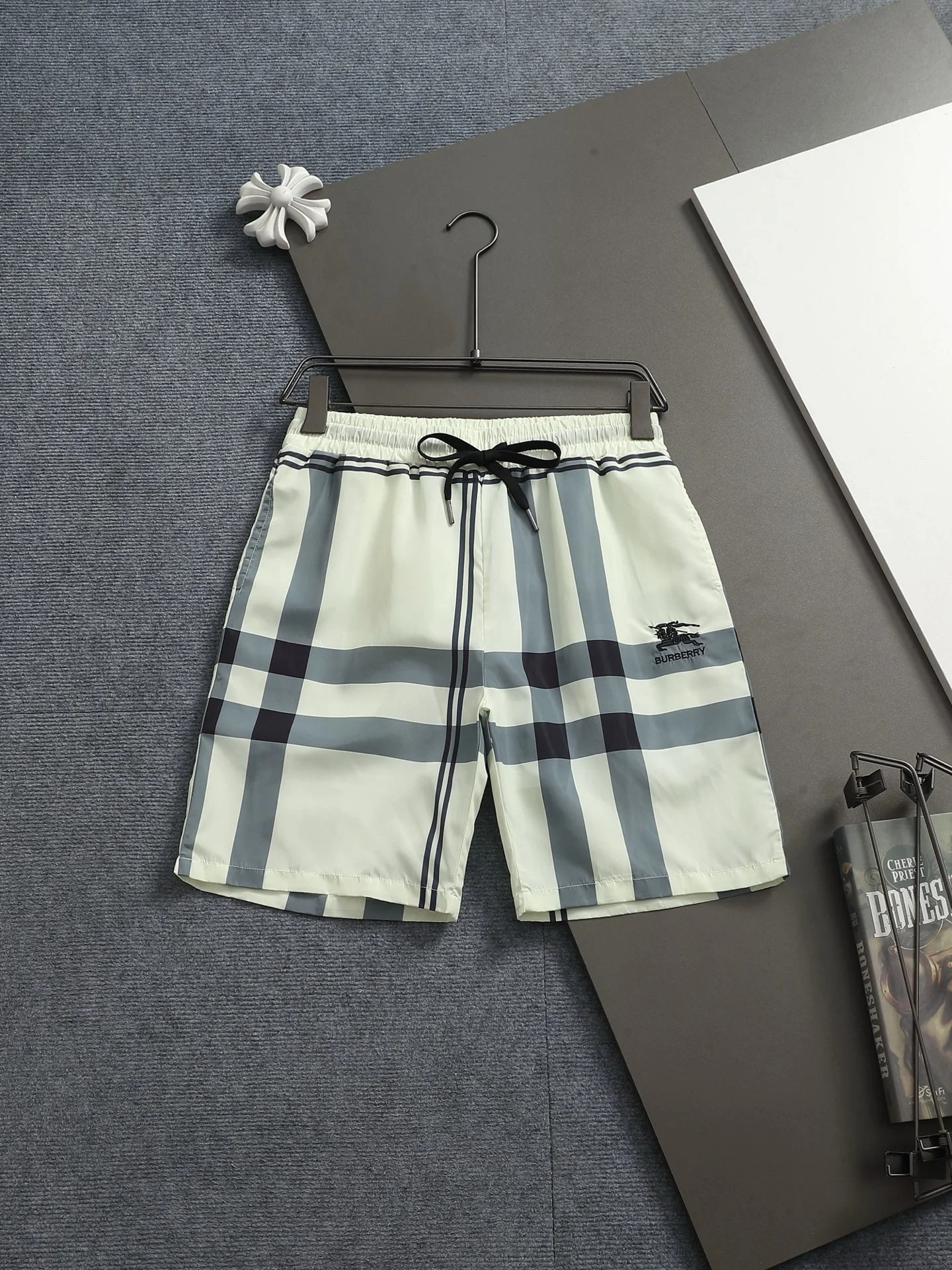 Burberry Shorts — d985b7a7