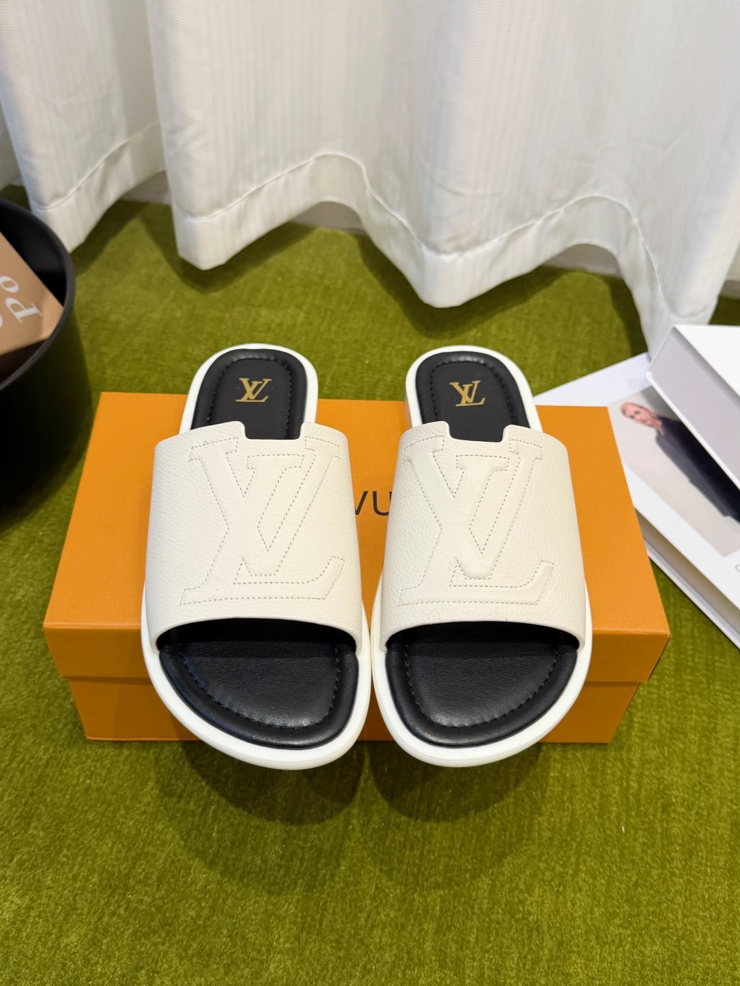 Louis Vuitton Slippers — 42dd8c8d
