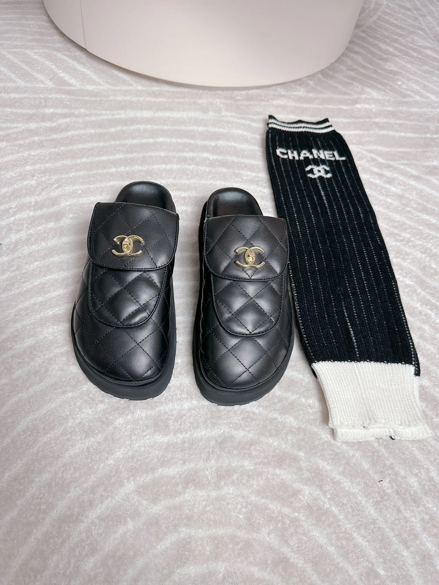 Chanel Slippers — 85506b80