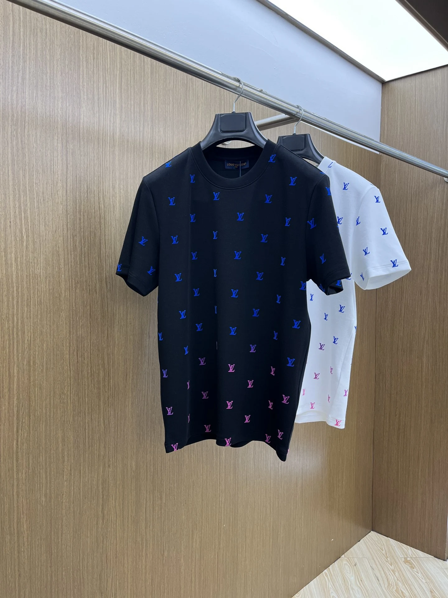 Louis Vuitton T-Shirt — d11ebb80