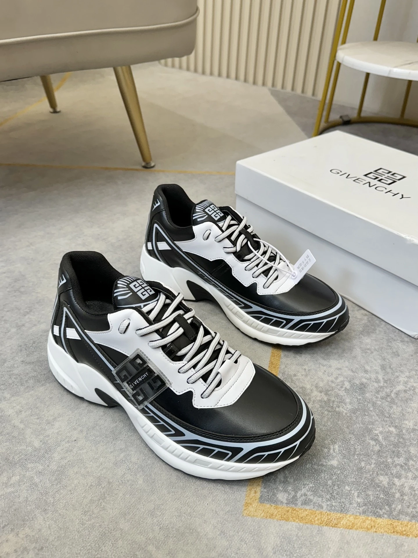 Givenchy Sneakers — 9f9925b6