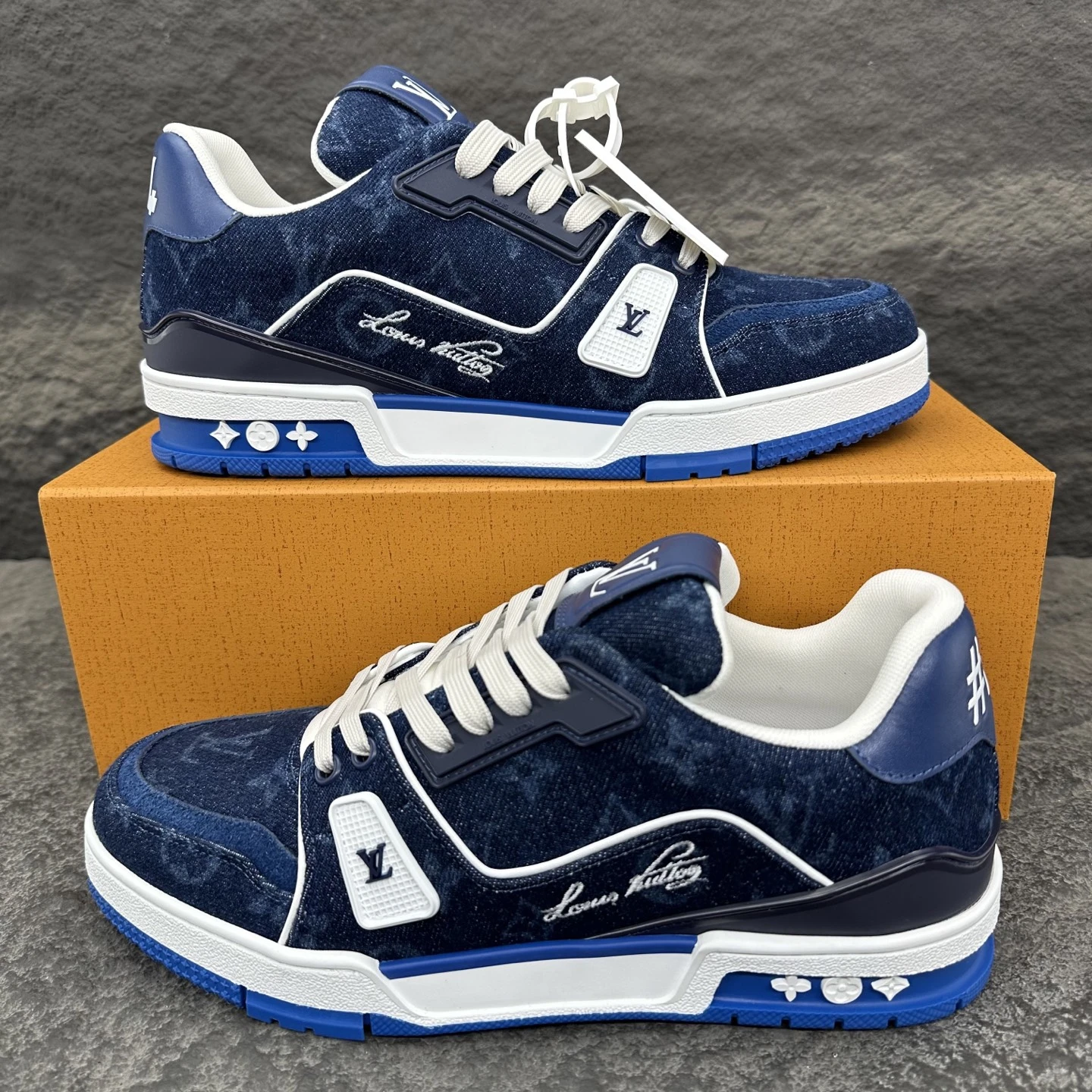 Louis Vuitton Sneakers — 57c0bcaf