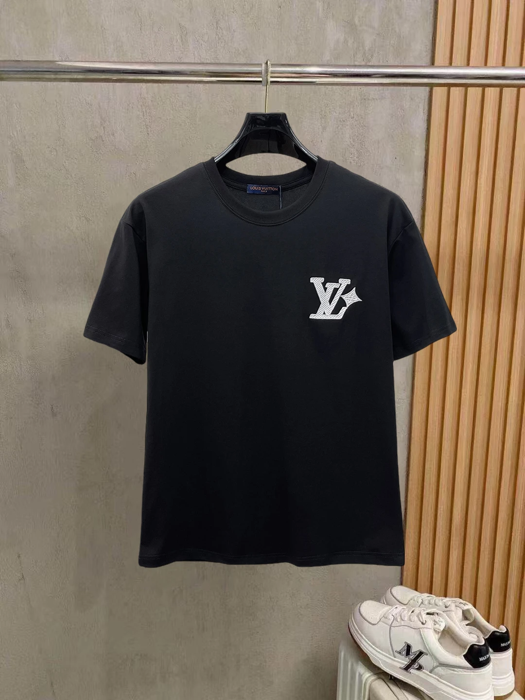 Louis Vuitton T-Shirt — c3c7a7b0