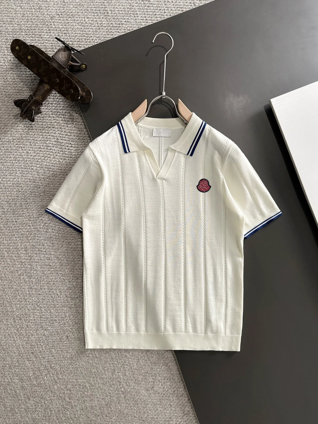 Moncler T-Shirt — e364c42b