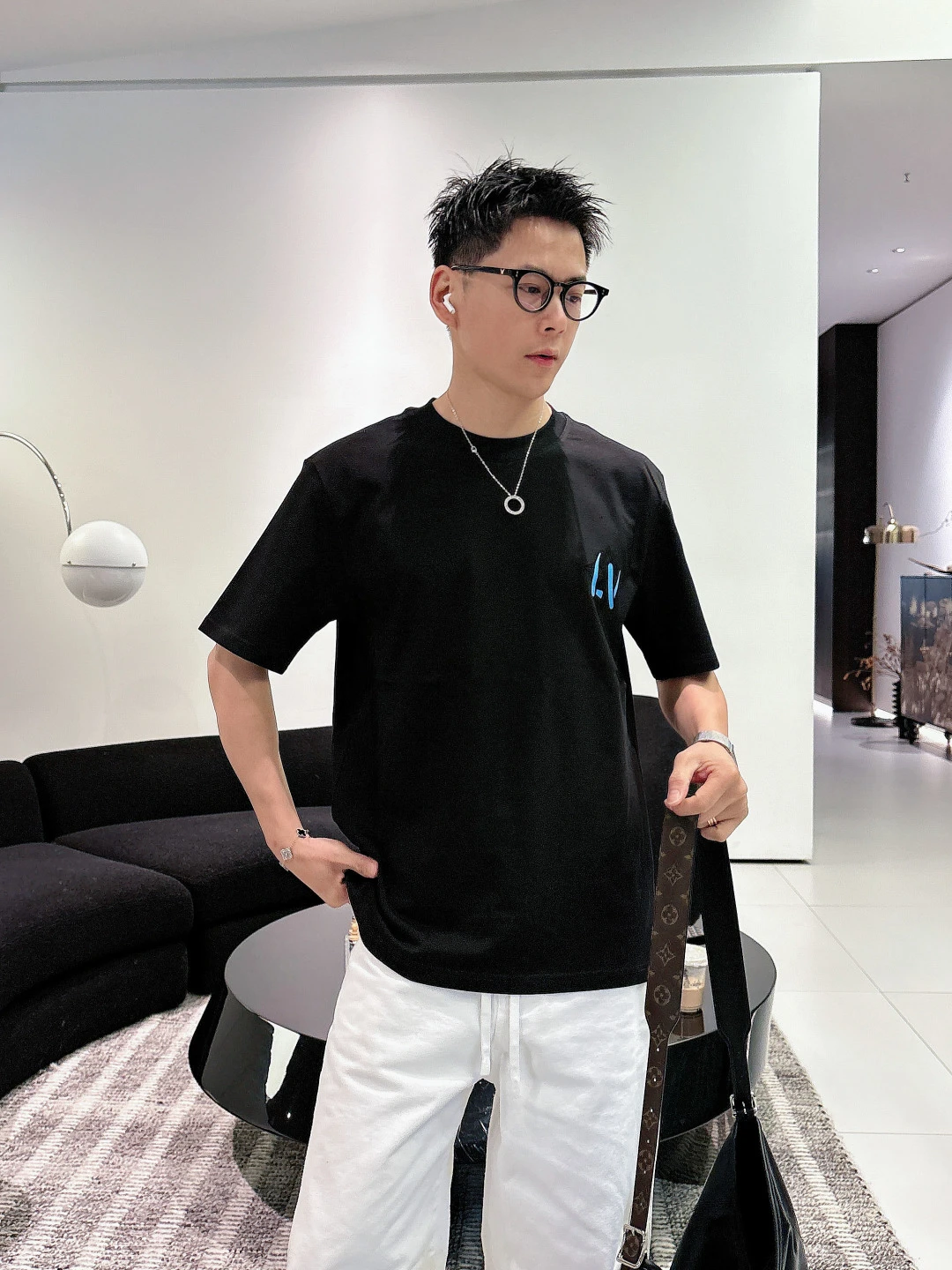 Louis Vuitton T-Shirt — 7ae90863