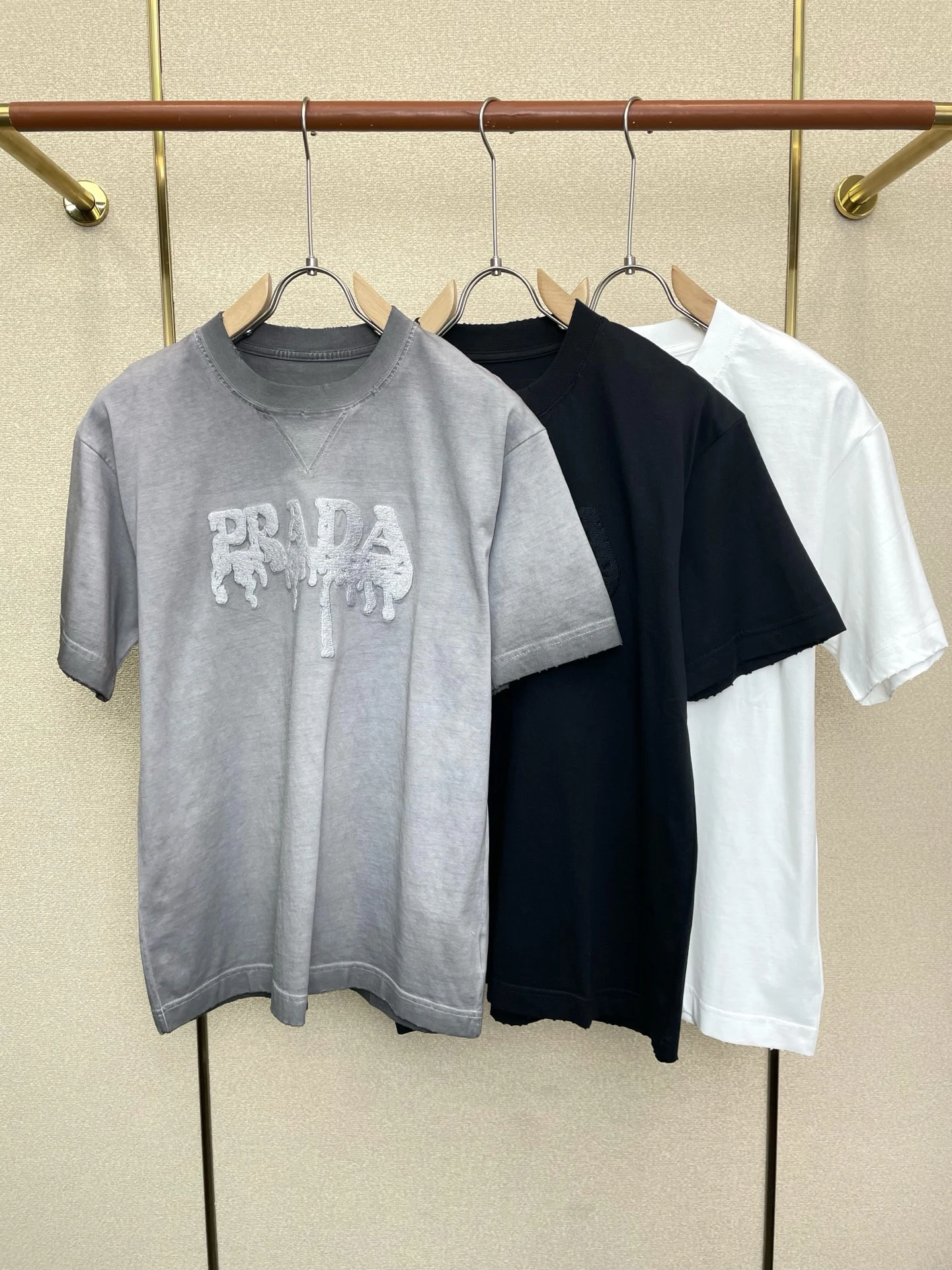 Prada T-Shirt — 27a3379e