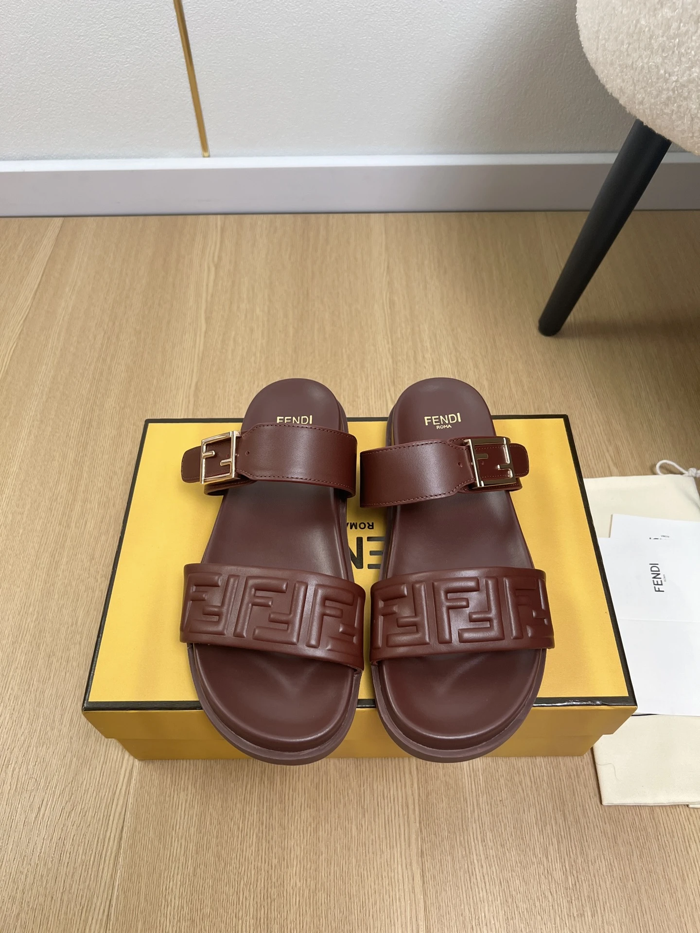 Fendi Slippers — e488360c