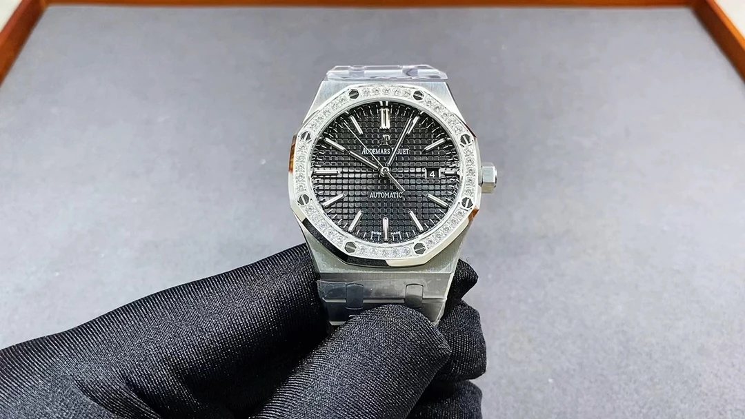 Audemars Piguet Watch — bac9f70b