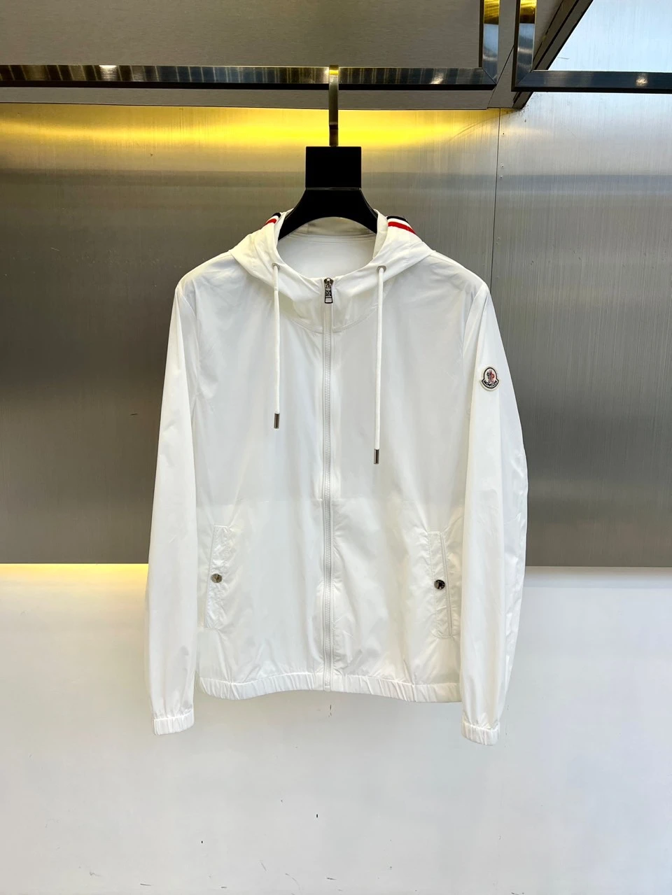 Moncler Jackets — 994245fa