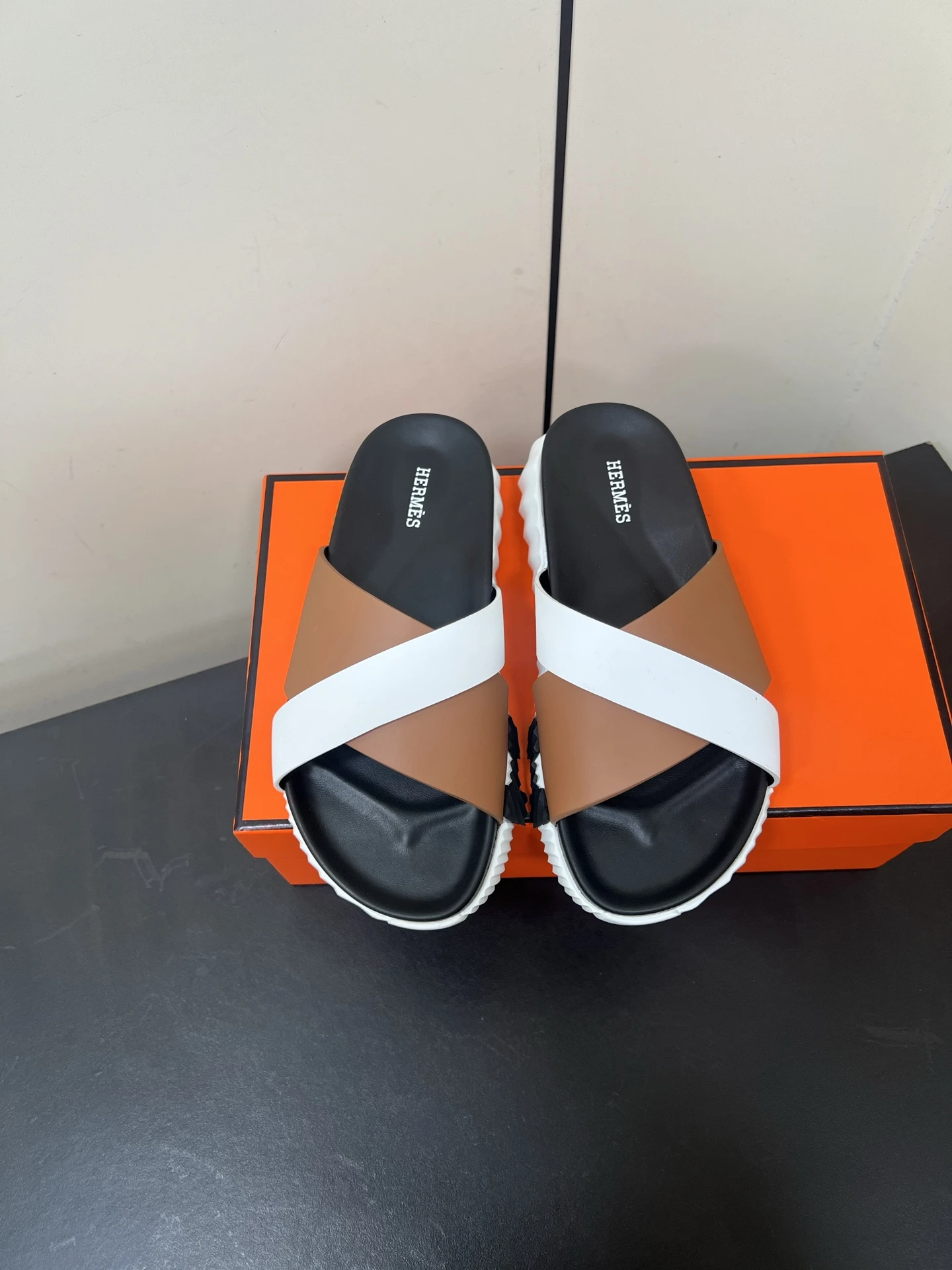 Hermès Slippers — d834dab4