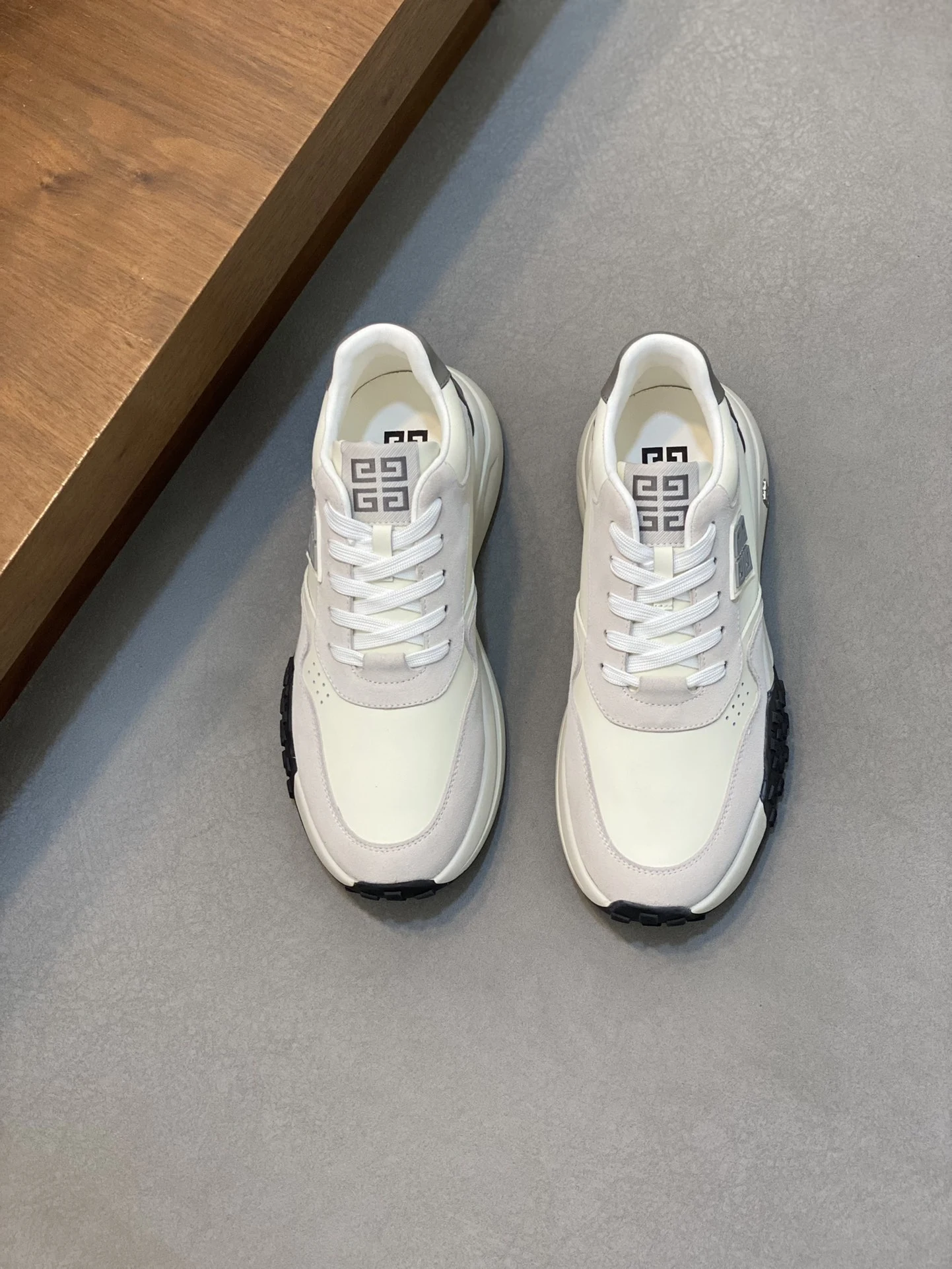 Givenchy Sneakers — 343302ab