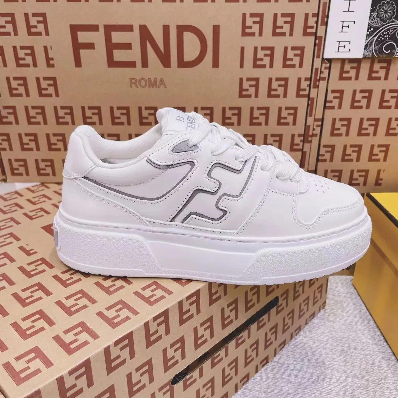 Fendi Sneakers — aed00ca9