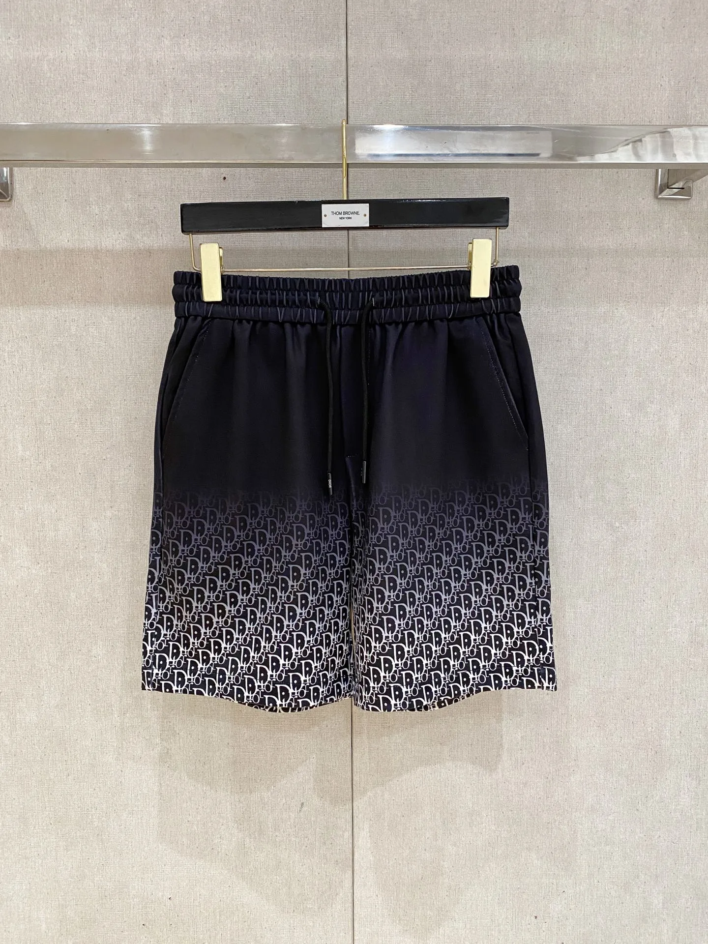 Louis Vuitton Shorts — 770501bc