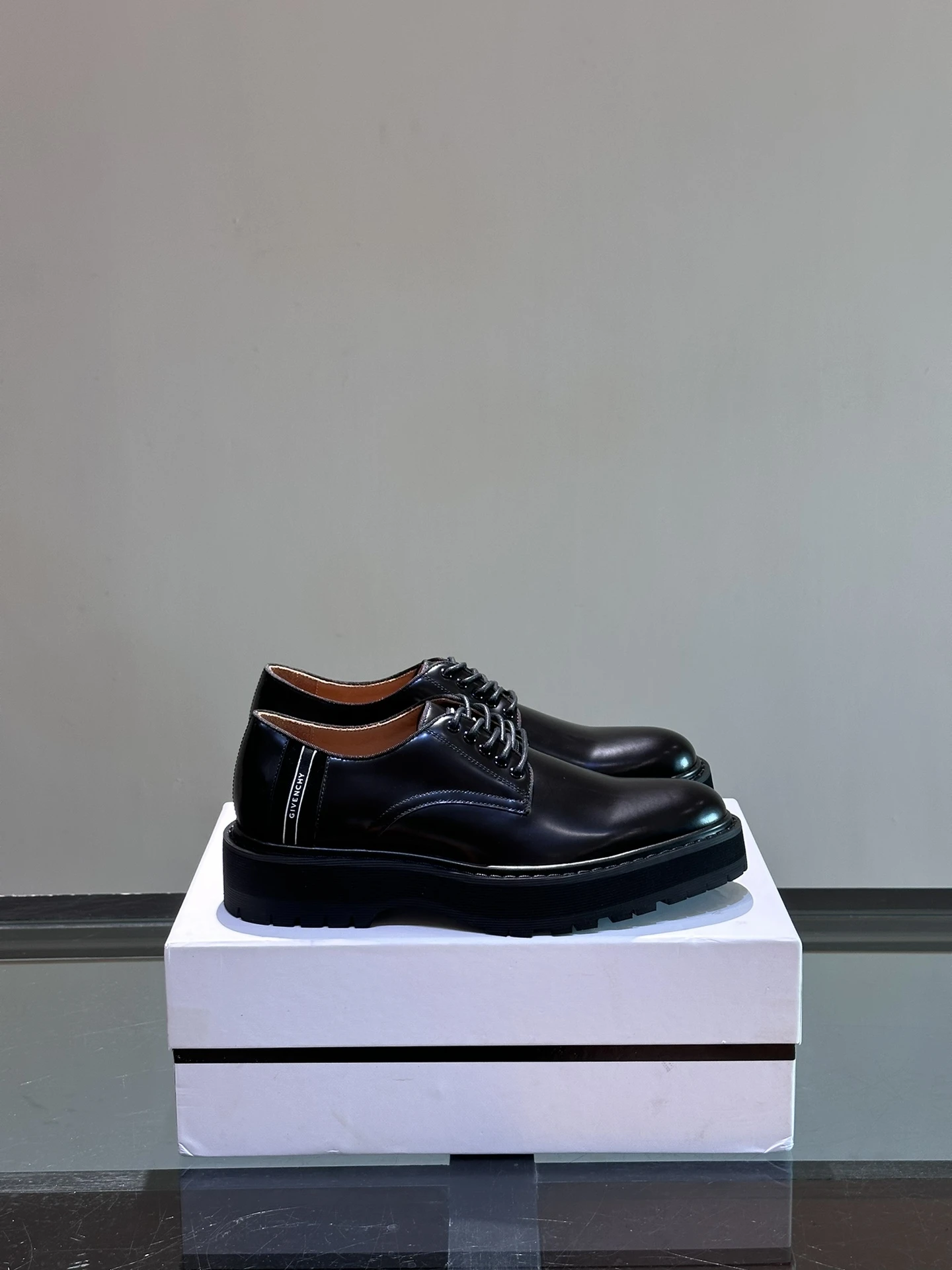 Givenchy Shoes — 653b69ac