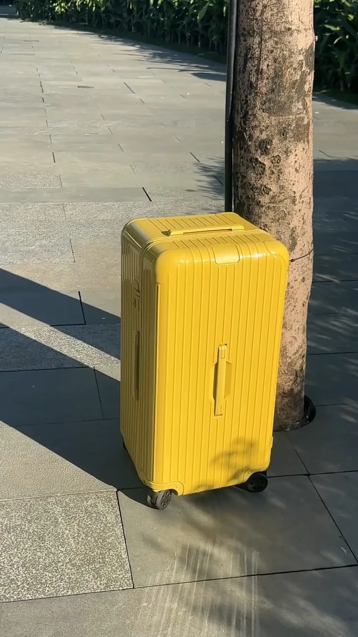 Rimowa Luggage — cbee9423