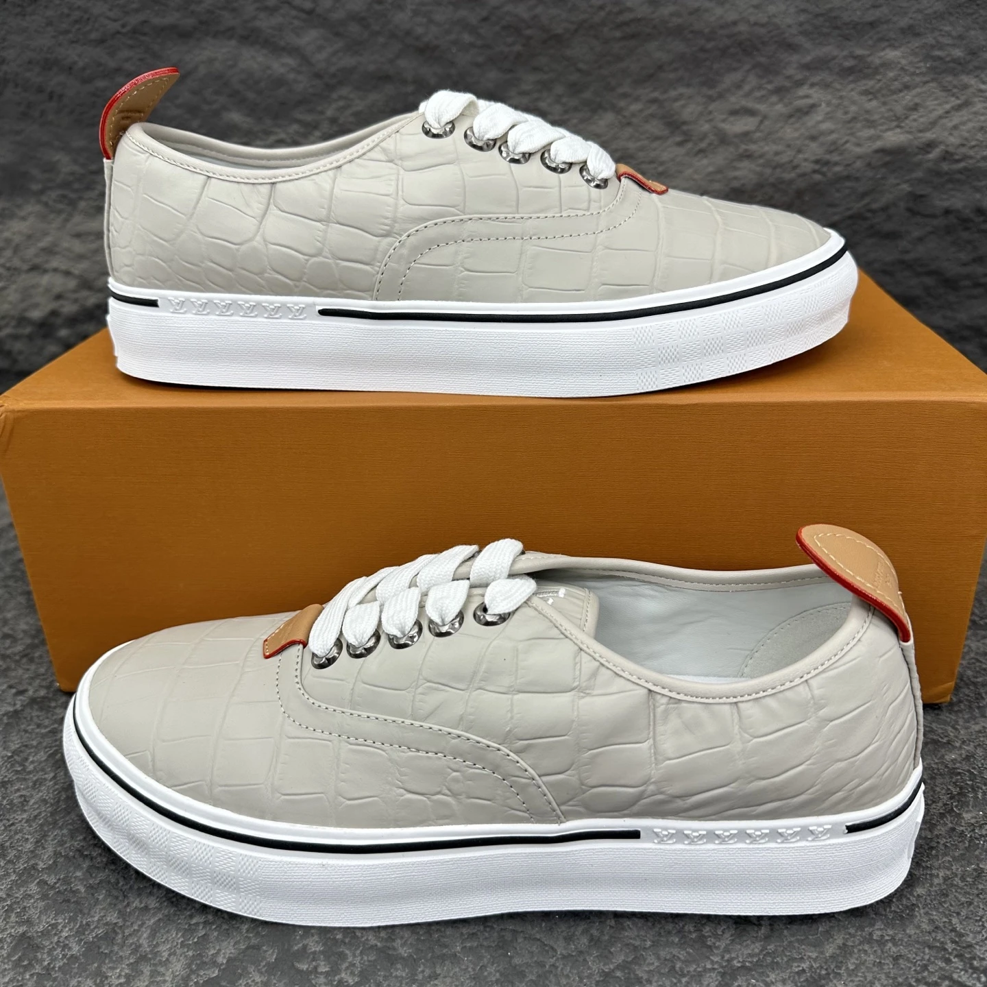 Louis Vuitton Sneakers — a49e5b4e