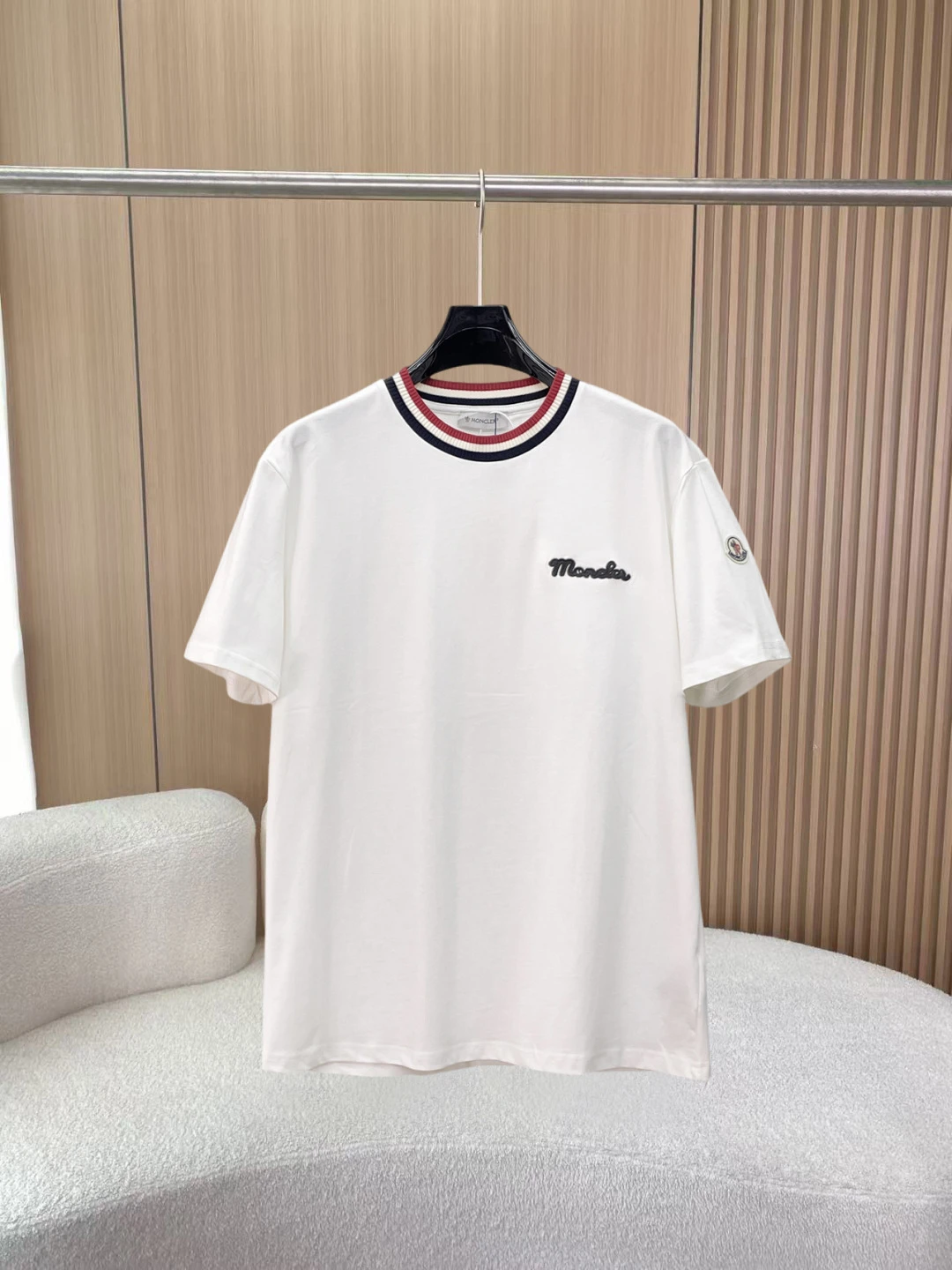 Moncler T-Shirt — 823fd485