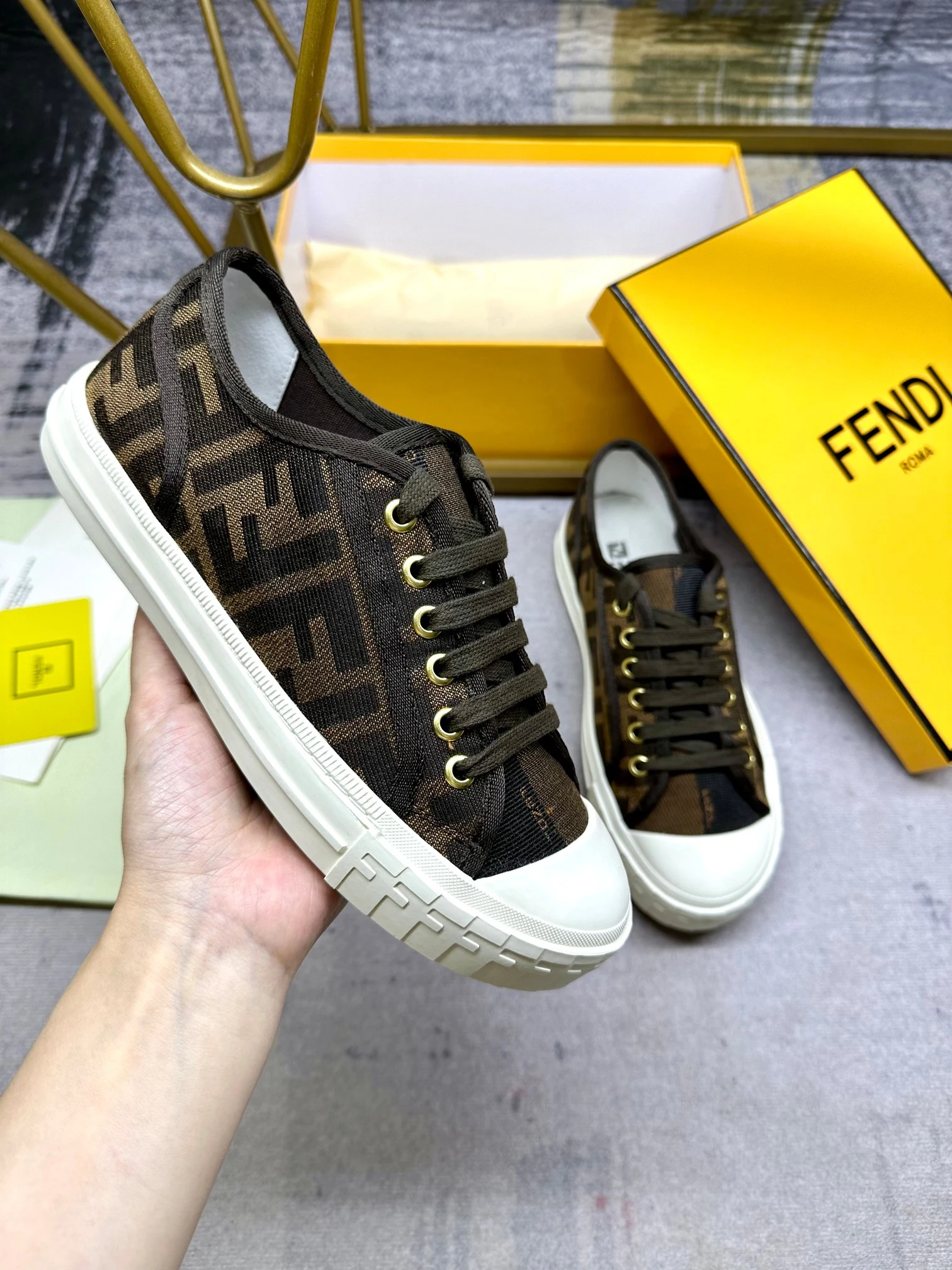 Fendi Sneakers — 304534c8