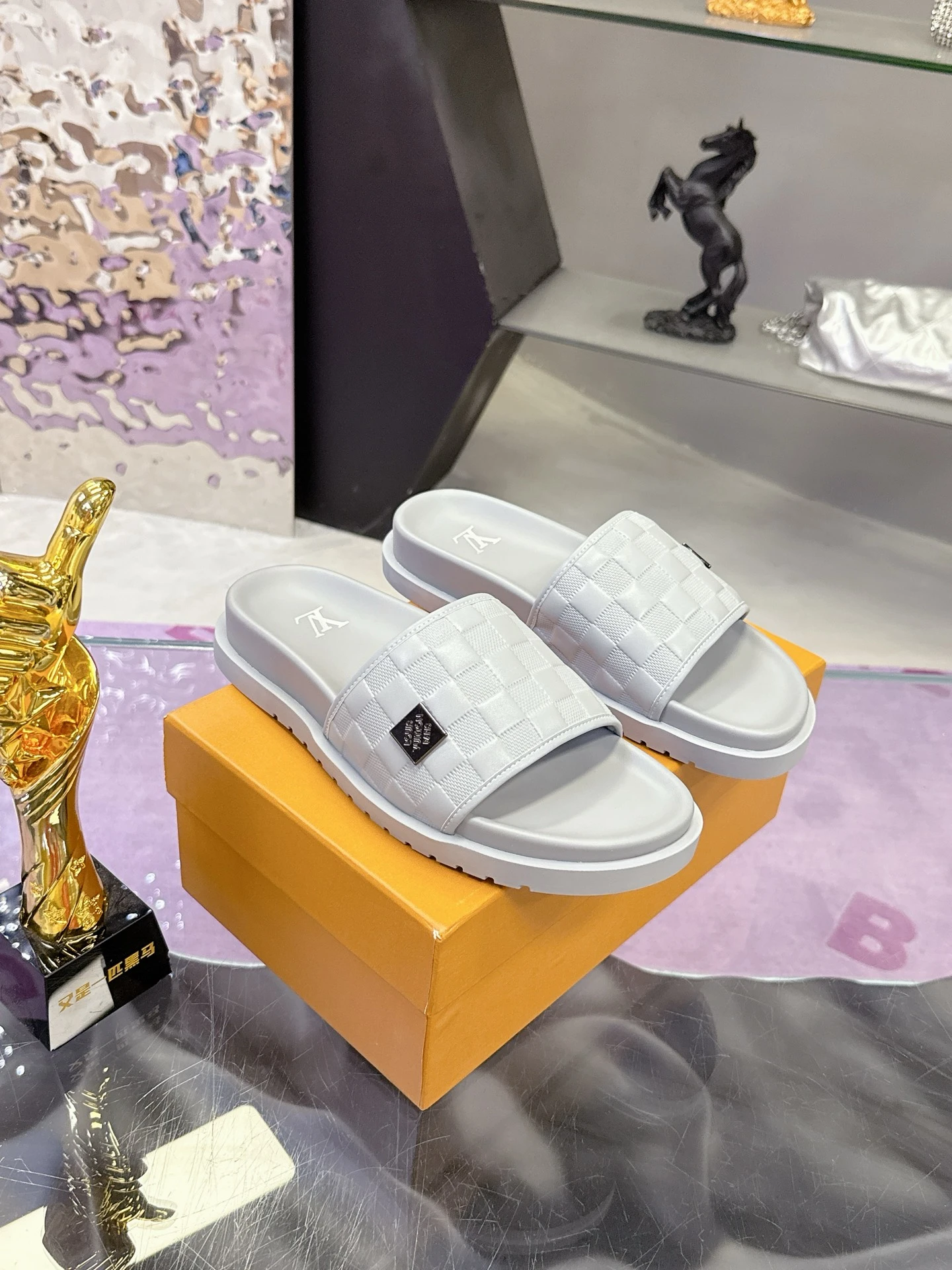 Louis Vuitton Slippers — ab6697f5