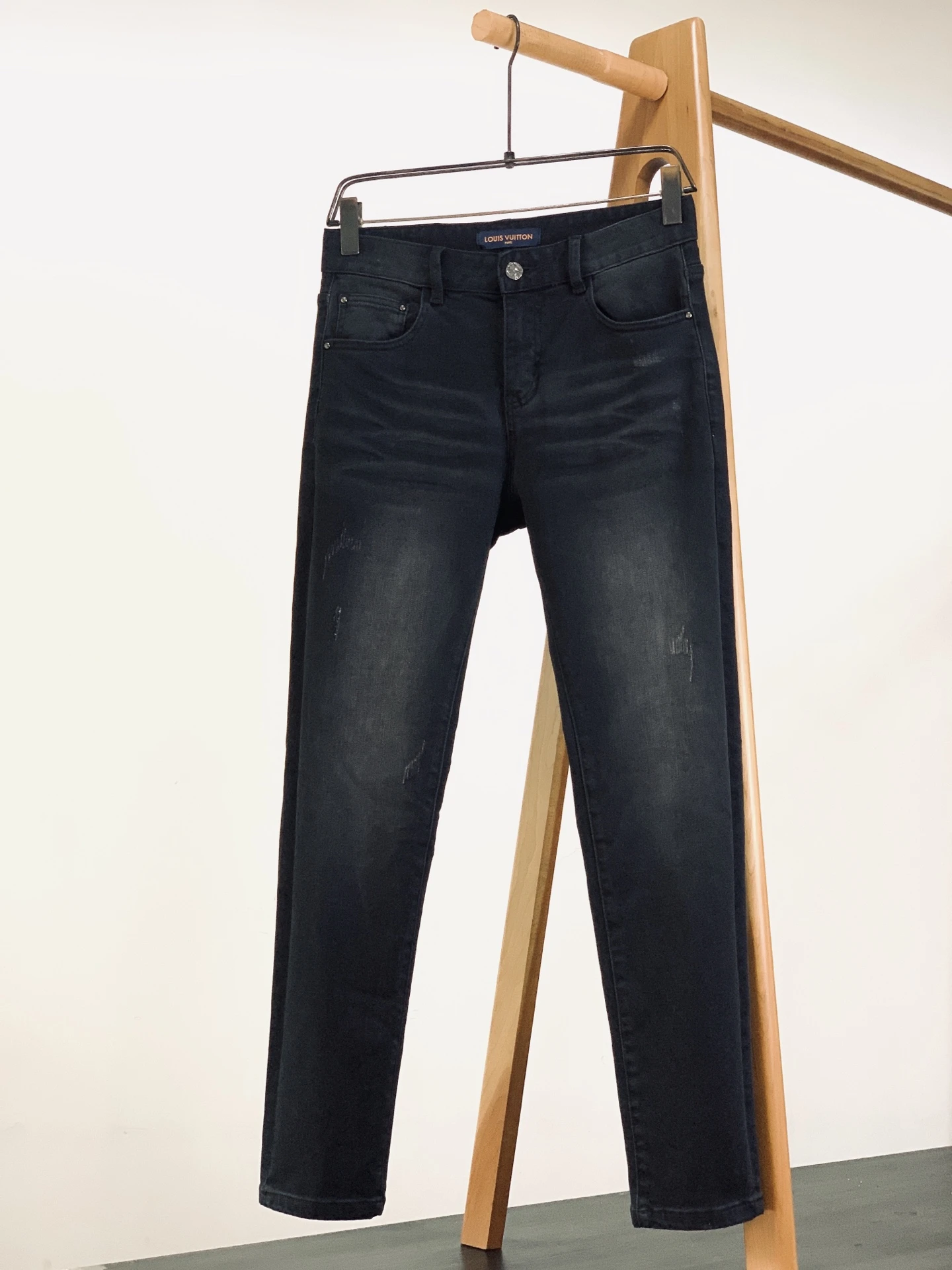 Louis Vuitton Jeans — 45bb682f