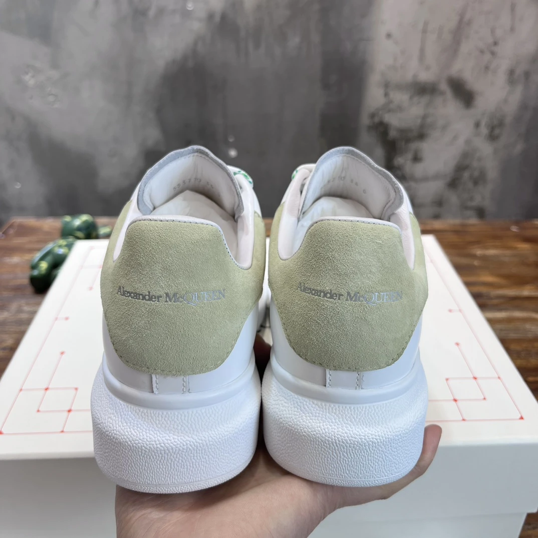 Alexander McQueen Sneakers — 70a36834