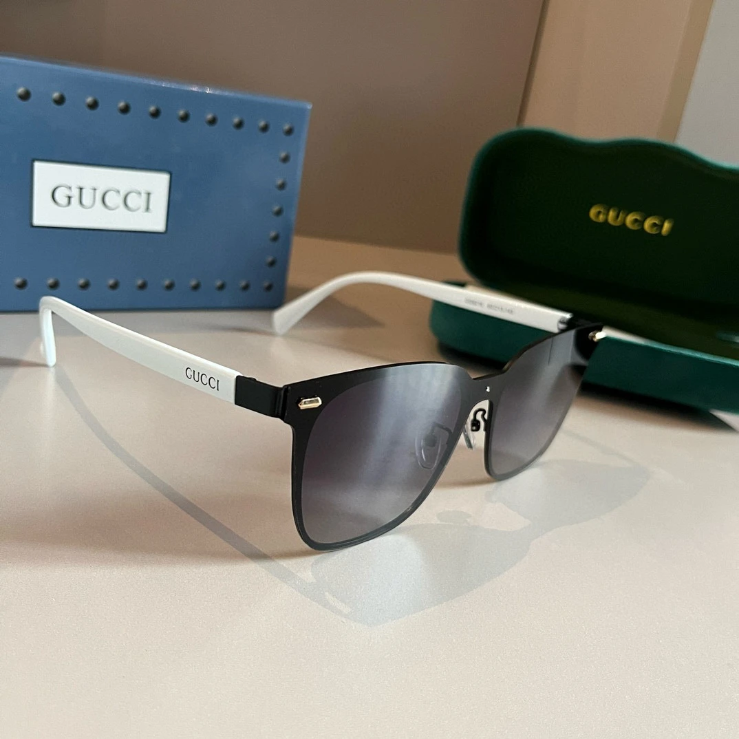 Gucci Eyewear — 0e06776d