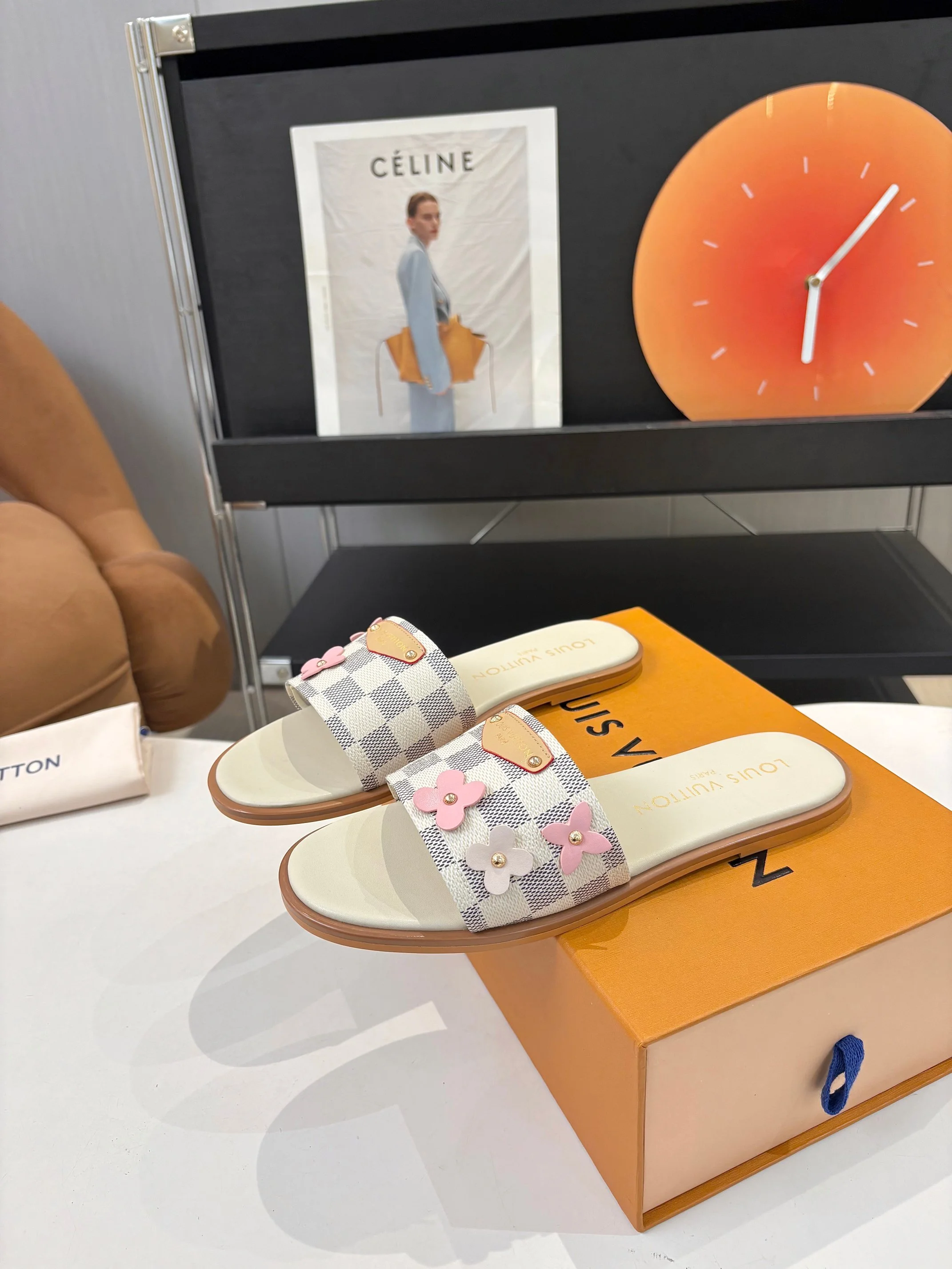 Louis Vuitton Slippers — b9df0115