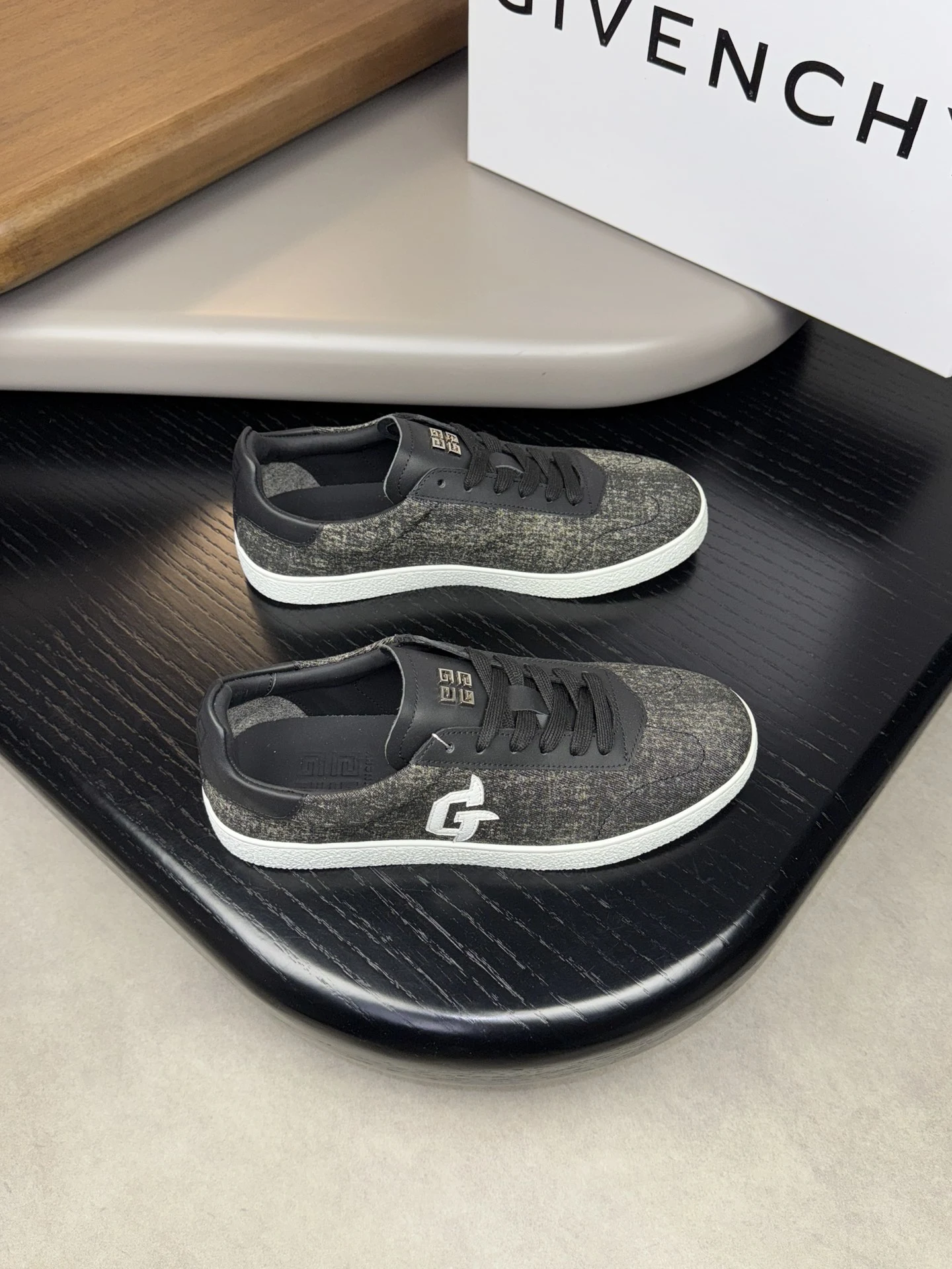 Givenchy Shoes — fb7d7a76