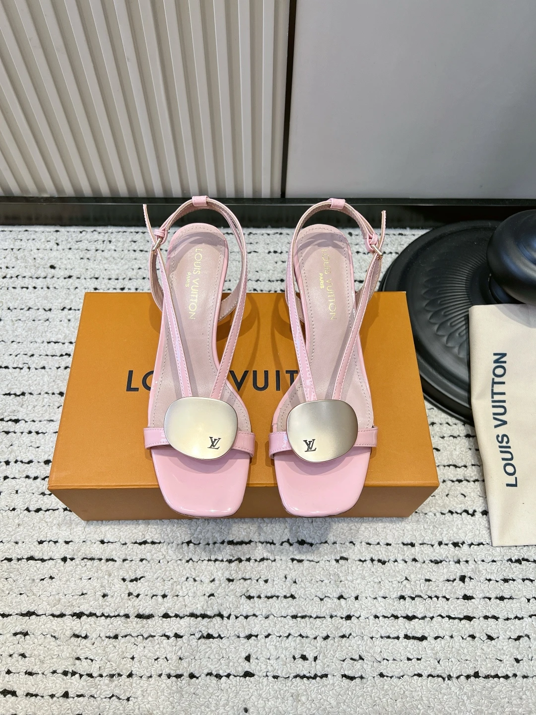 Louis Vuitton Sandals — 5e4e0569