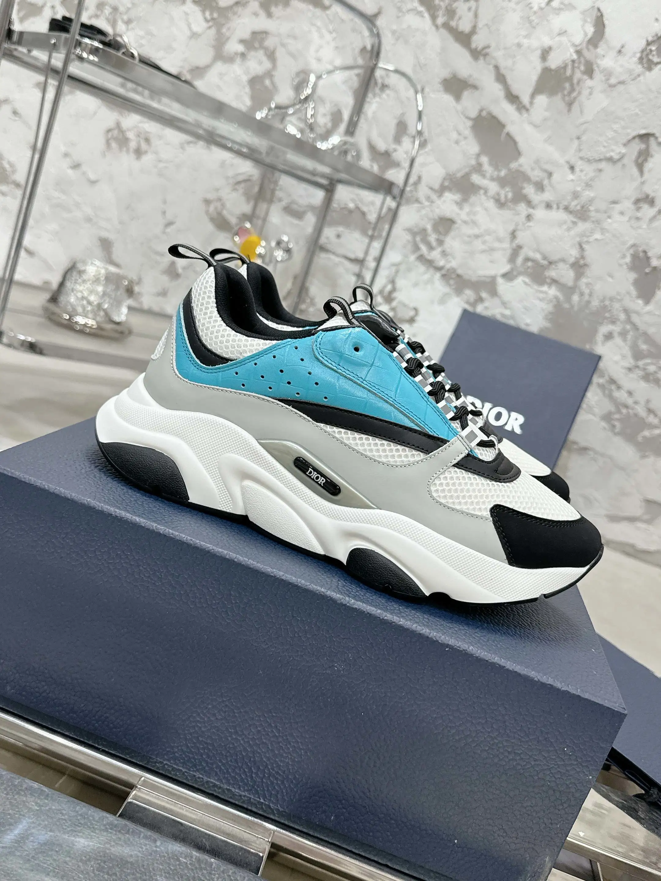 Dior Sneakers — f0c28b8b