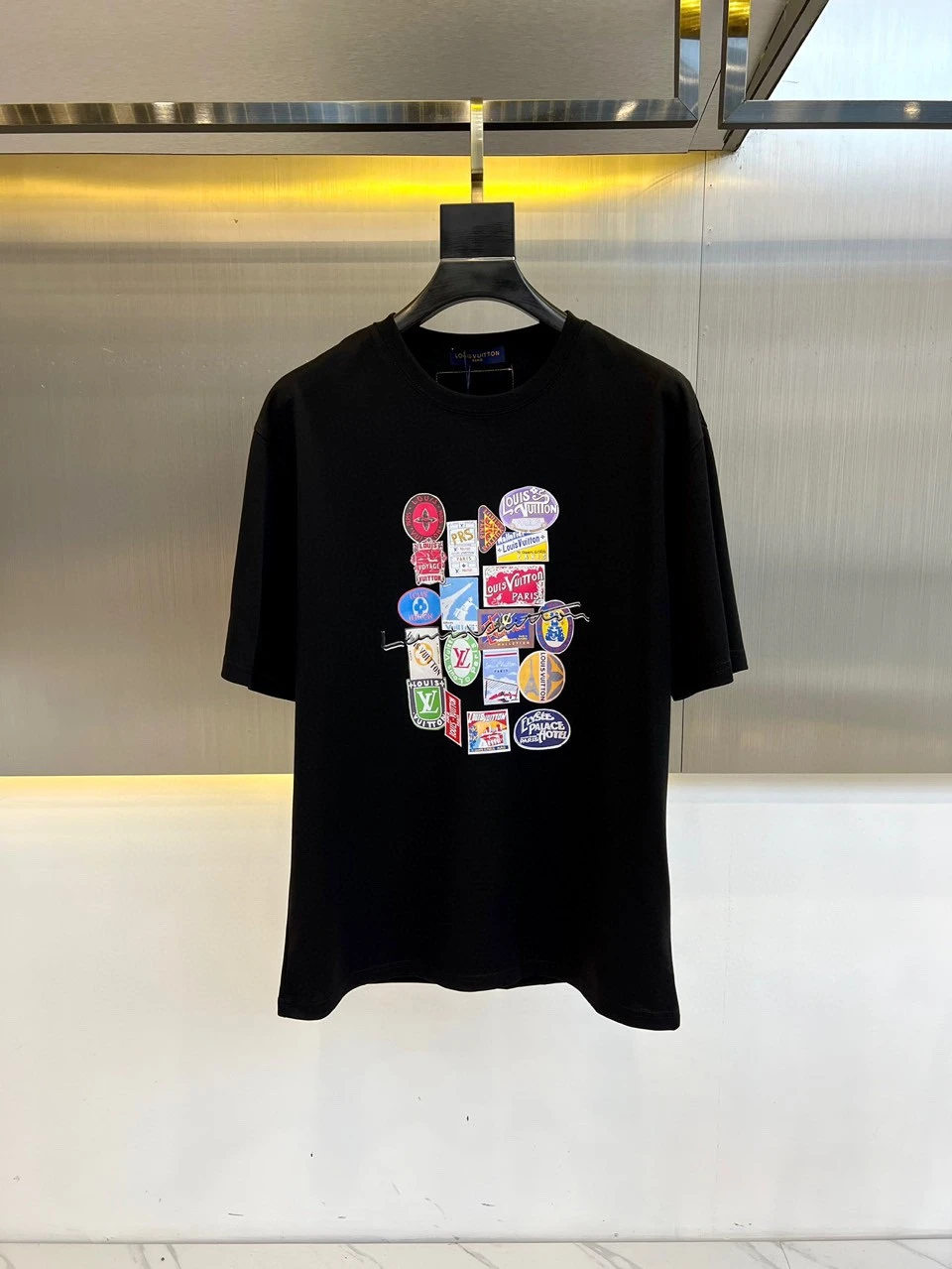 Louis Vuitton T-Shirt — 01b26034