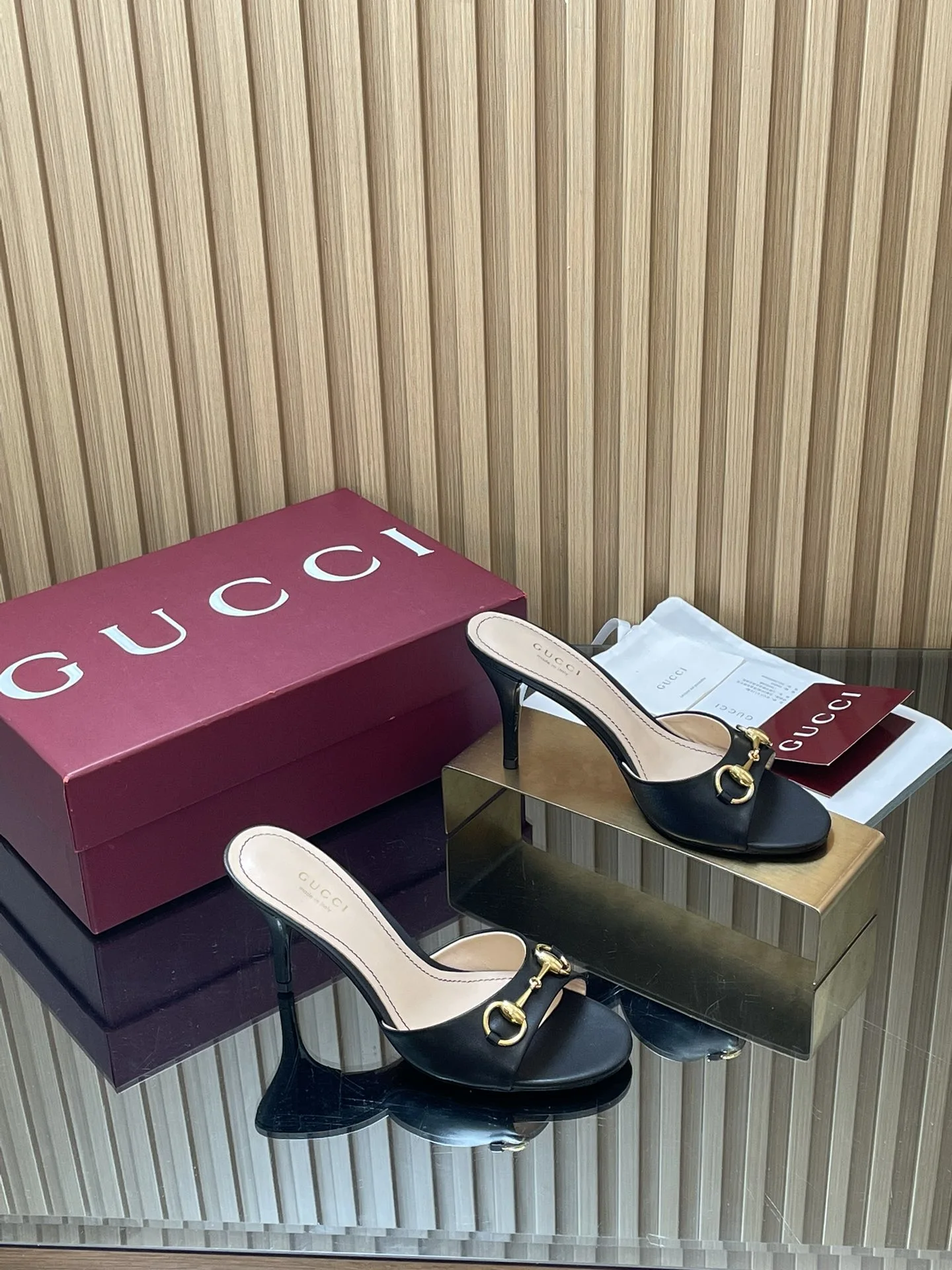 Gucci Slippers — 5d5e0e4d