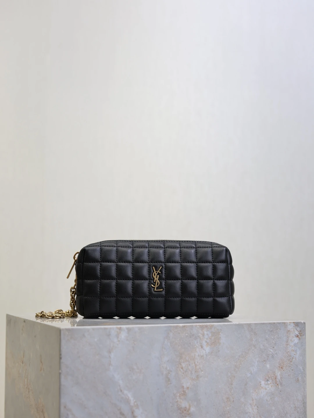 Saint Laurent Bag — e6103098