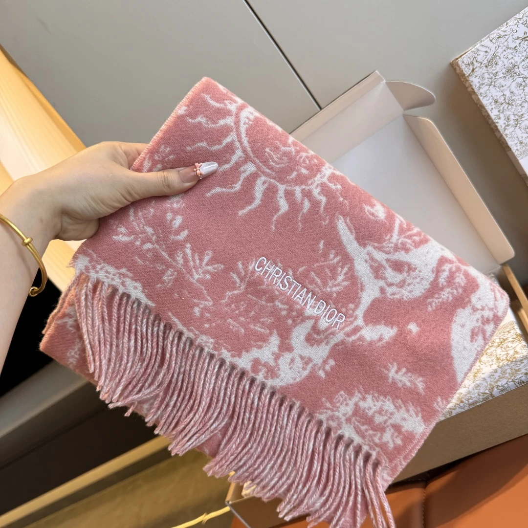 Dior Scarves — bff1fae9