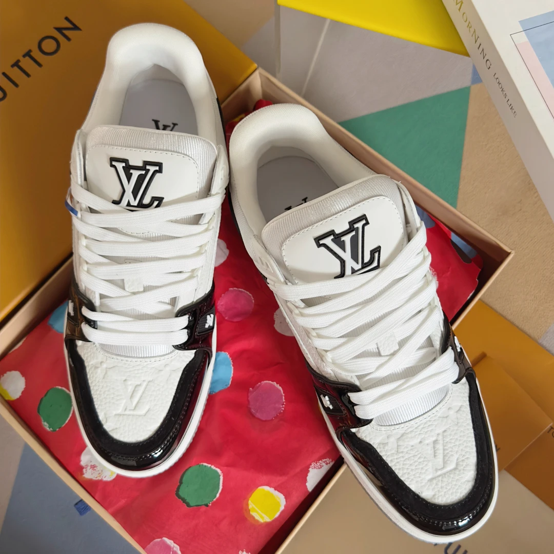 Louis Vuitton Sneakers — 835e8c29